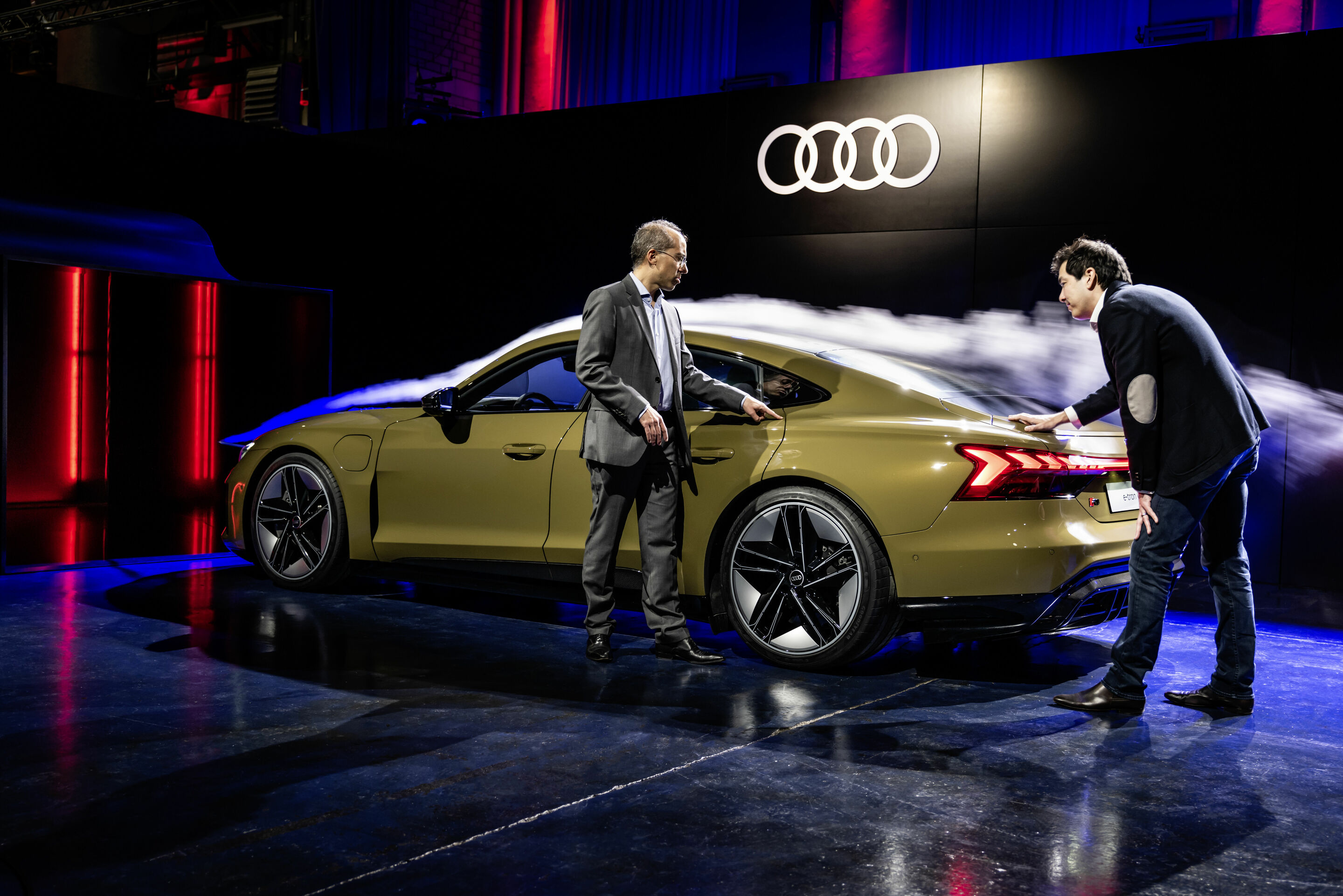 Audi e-tron GT experience - Aerodynamics - Audi RS e-tron GT
Colour: Tacticalgreen metallic