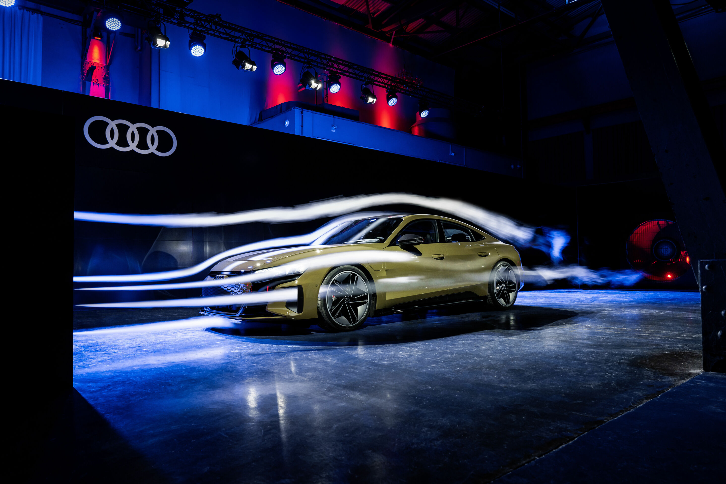 Audi e-tron GT experience - Aerodynamik - Audi RS e-tron GT
Farbe: Taktikgrün Metallic