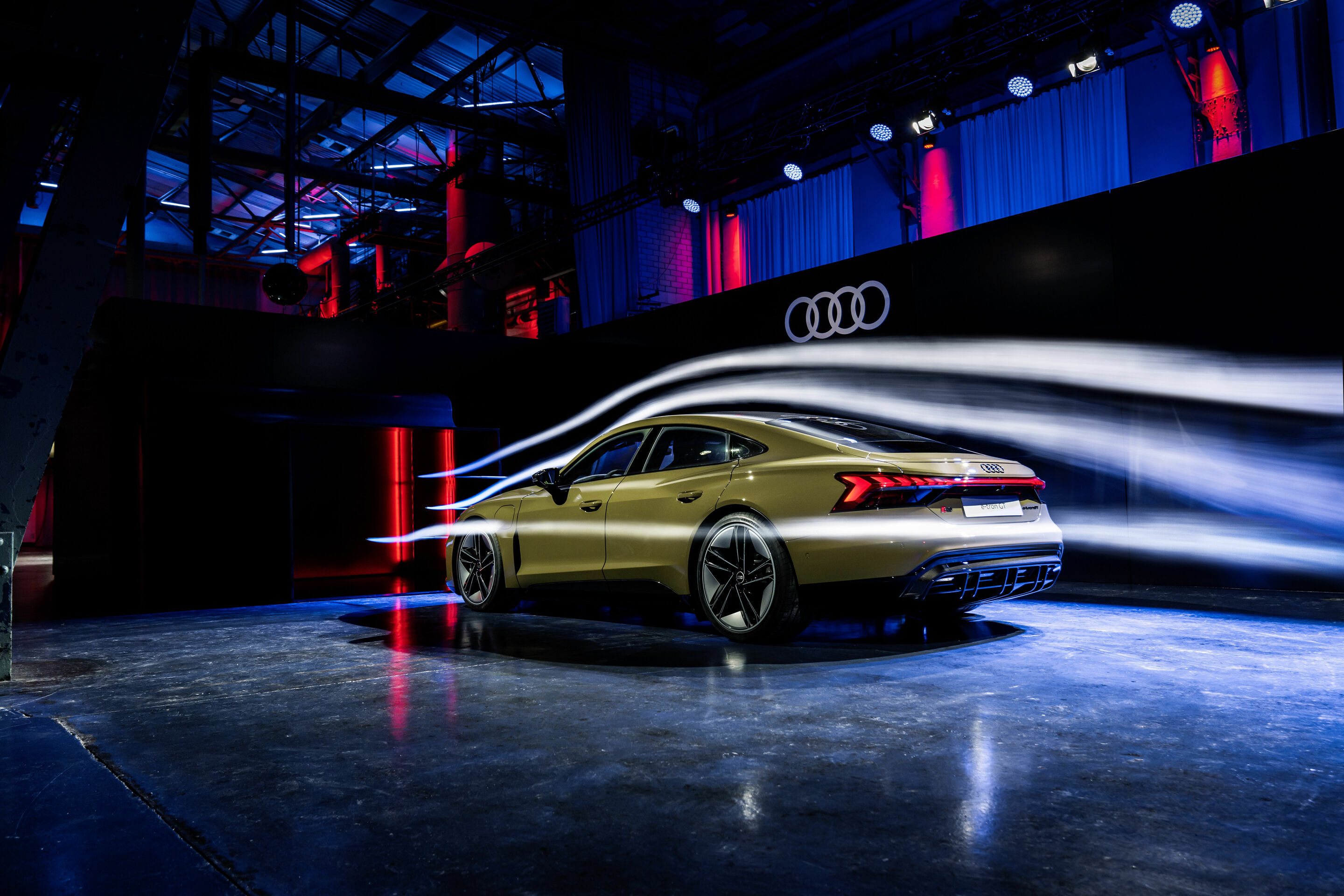 Audi e-tron GT experience - Aerodynamik - Audi RS e-tron GT
Farbe: Taktikgrün Metallic