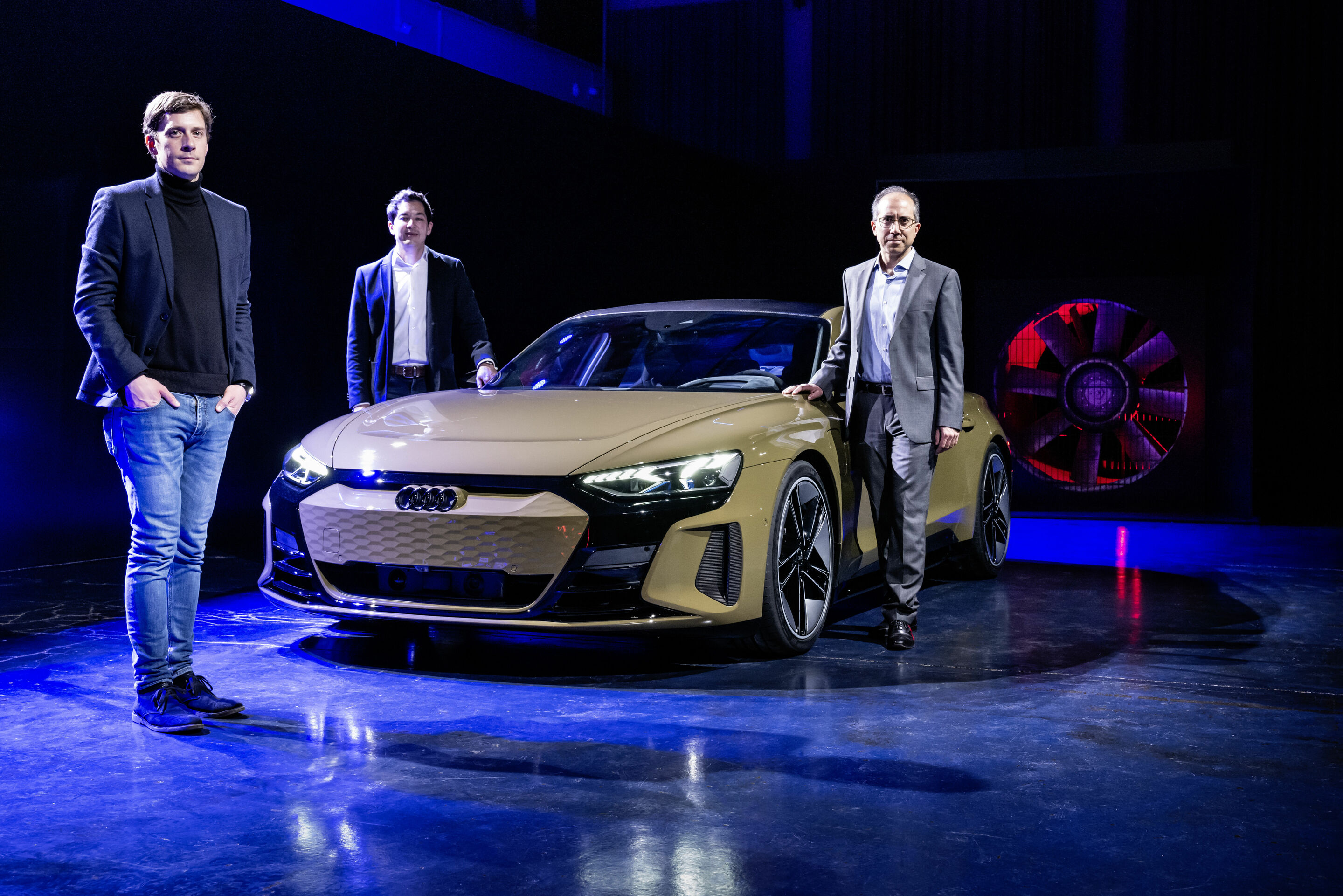 Audi e-tron GT experience - Aerodynamik - Audi RS e-tron GT
Farbe: Taktikgrün Metallic