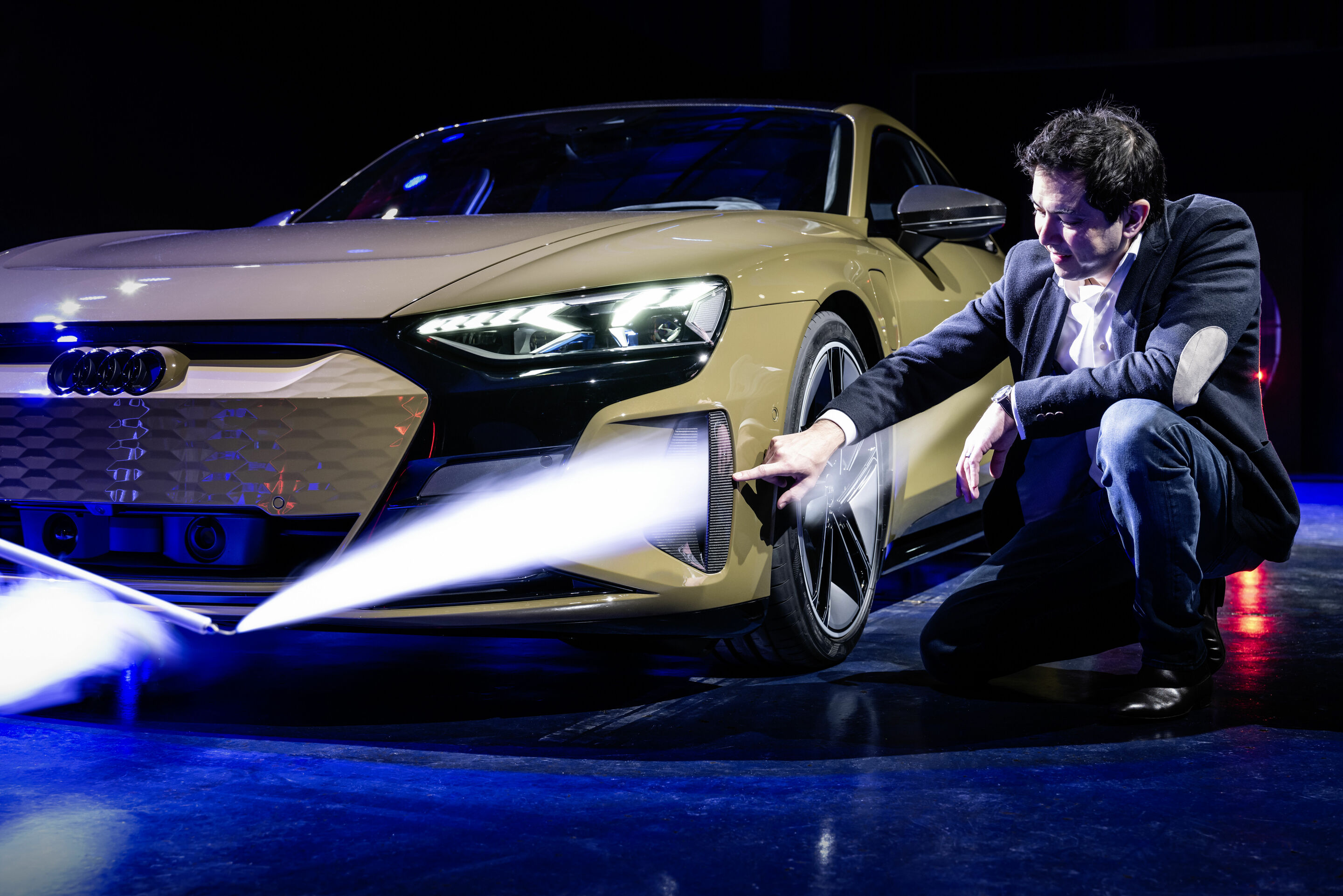 Audi e-tron GT experience - Aerodynamik - Audi RS e-tron GT
Farbe: Taktikgrün Metallic