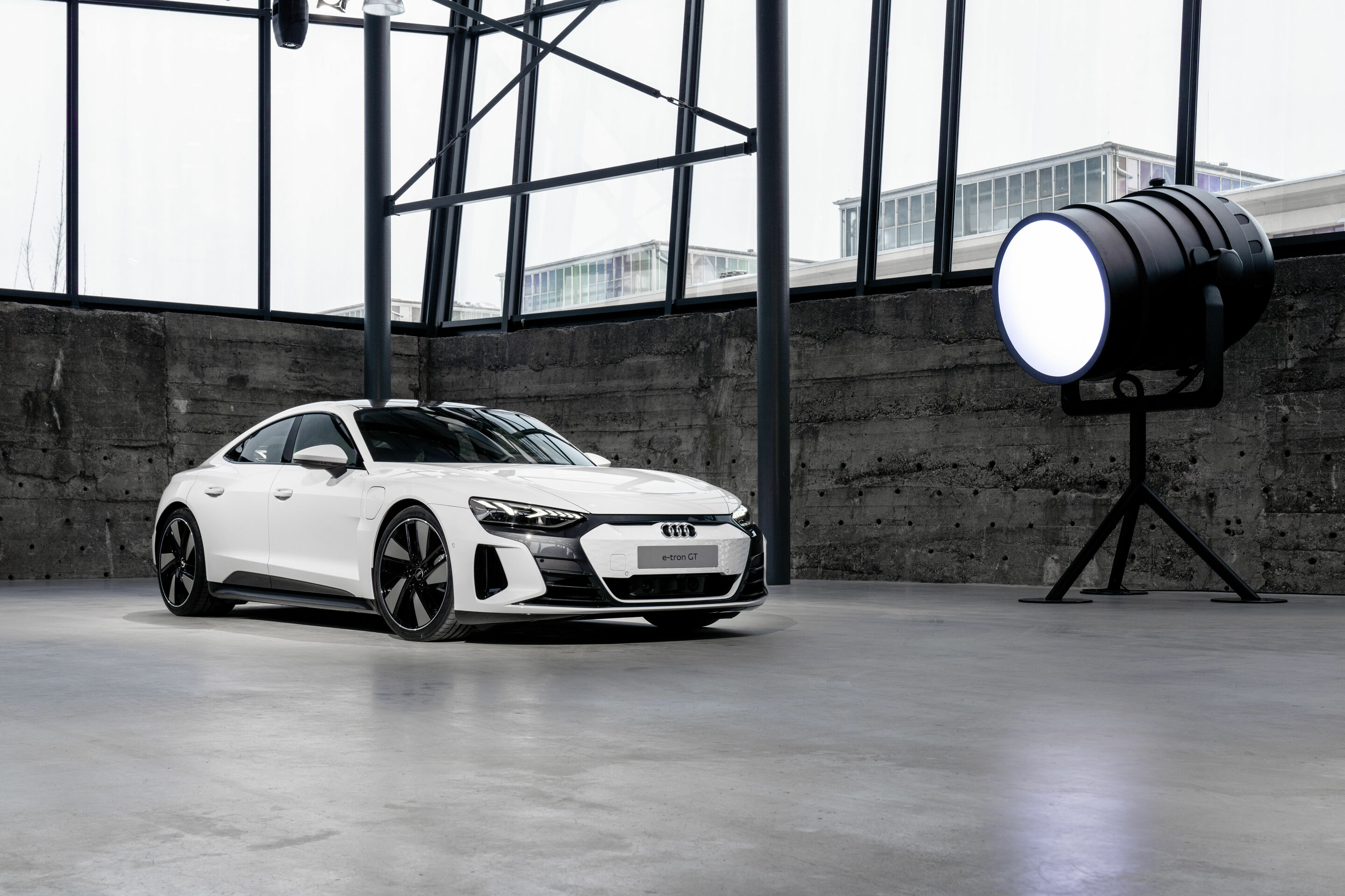 Audi e-tron GT experience - Design - Audi e-tron GT quattro
Colour: Suzuka gray