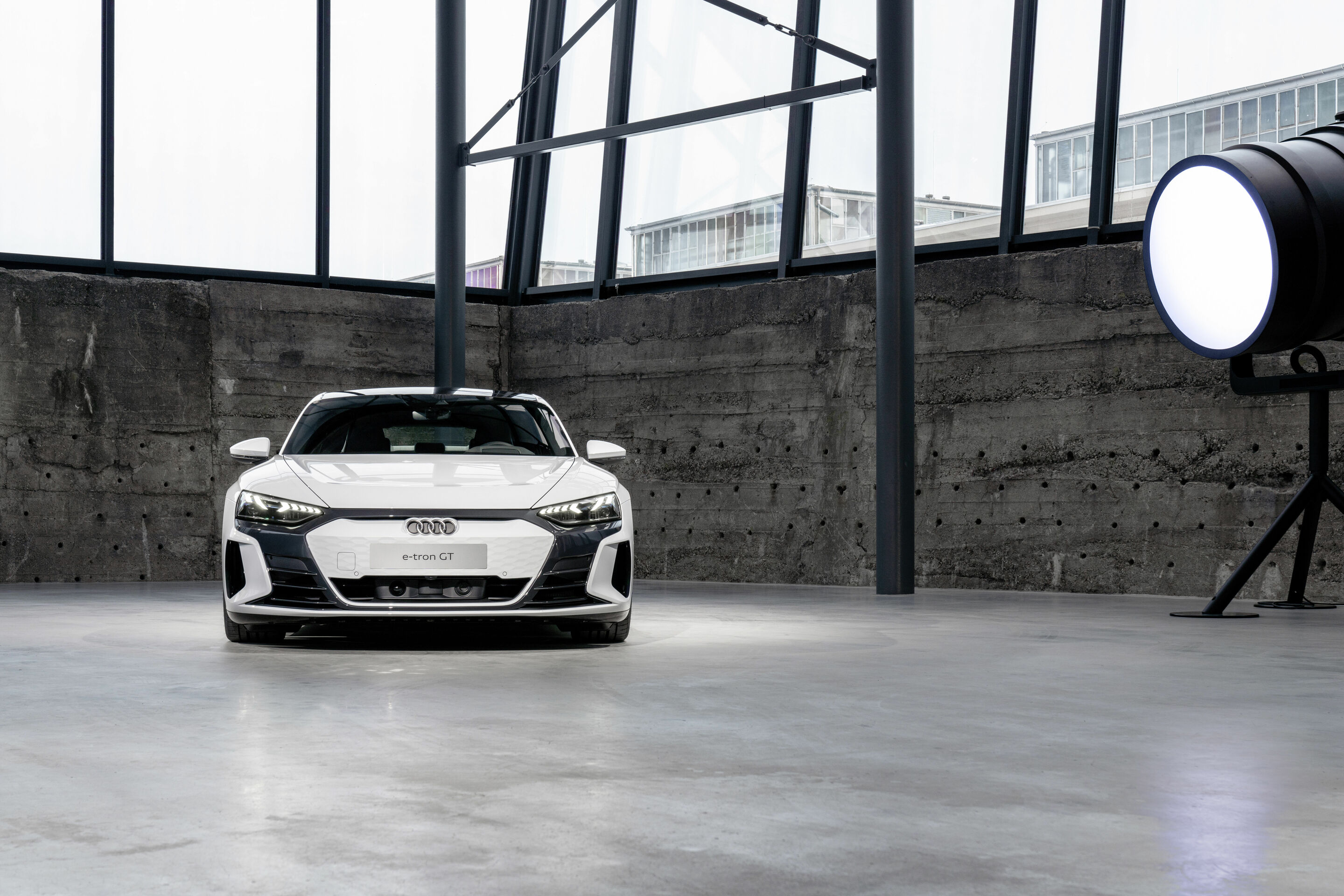 Audi e-tron GT experience - Design - Audi e-tron GT quattro
Colour: Suzuka gray