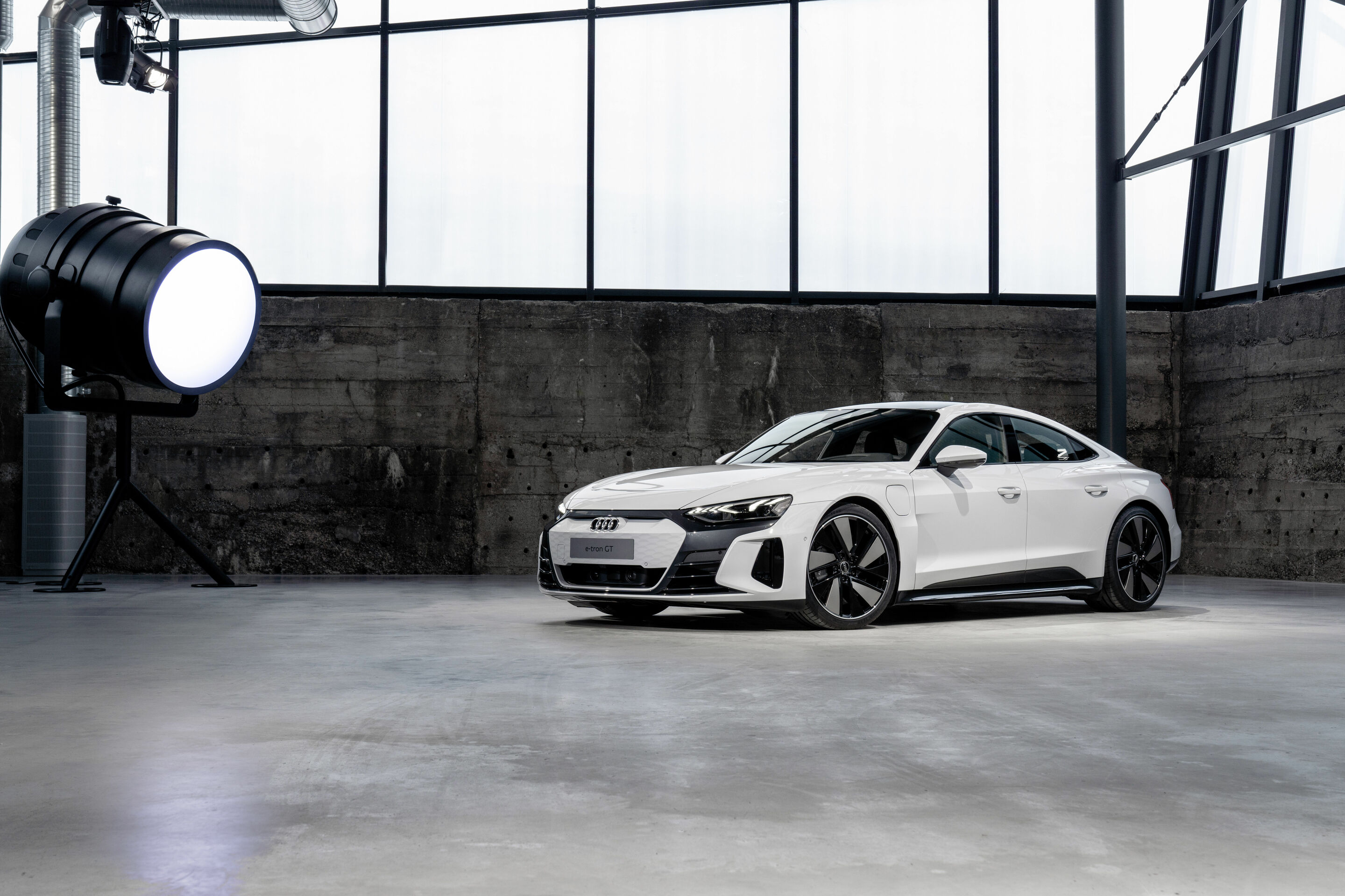 Audi e-tron GT experience - Design - Audi e-tron GT quattro
Colour: Suzuka gray