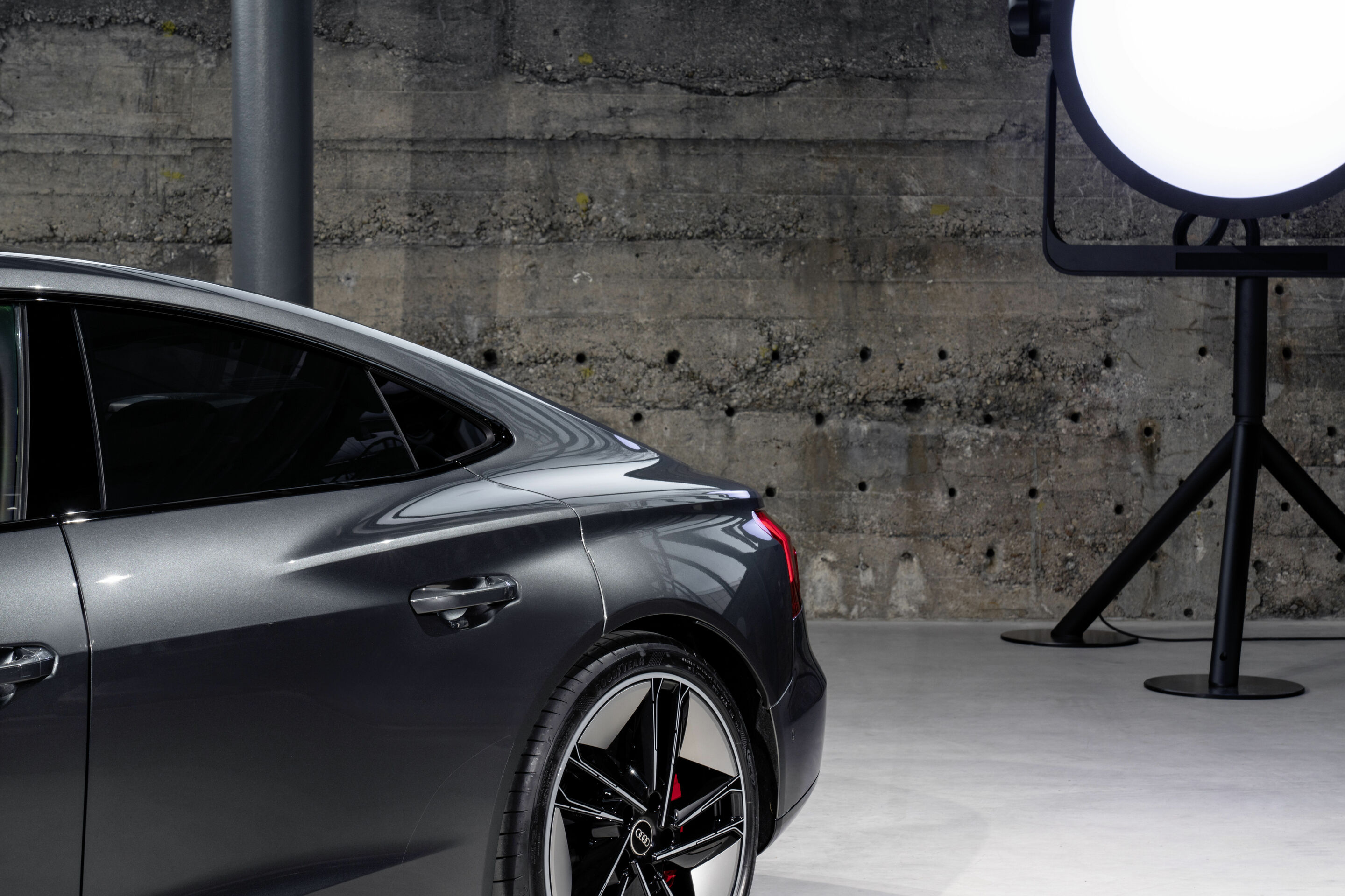 Audi e-tron GT experience - Design - Audi RS e-tron GT
Farbe: Daytonagrau