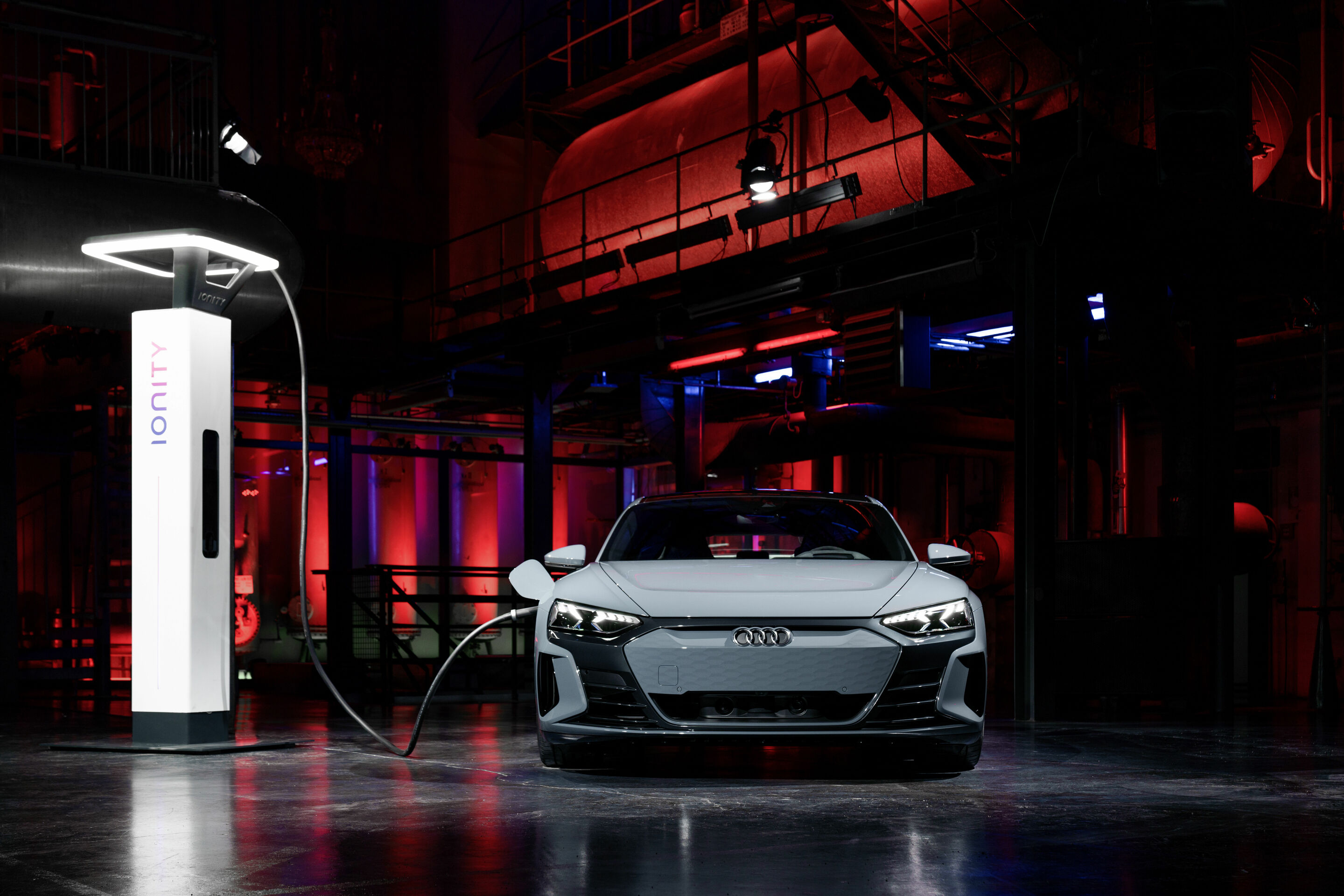 Audi e-tron GT experience - Technologie - Audi e-tron GT quattro
Farbe: Kemoragrau