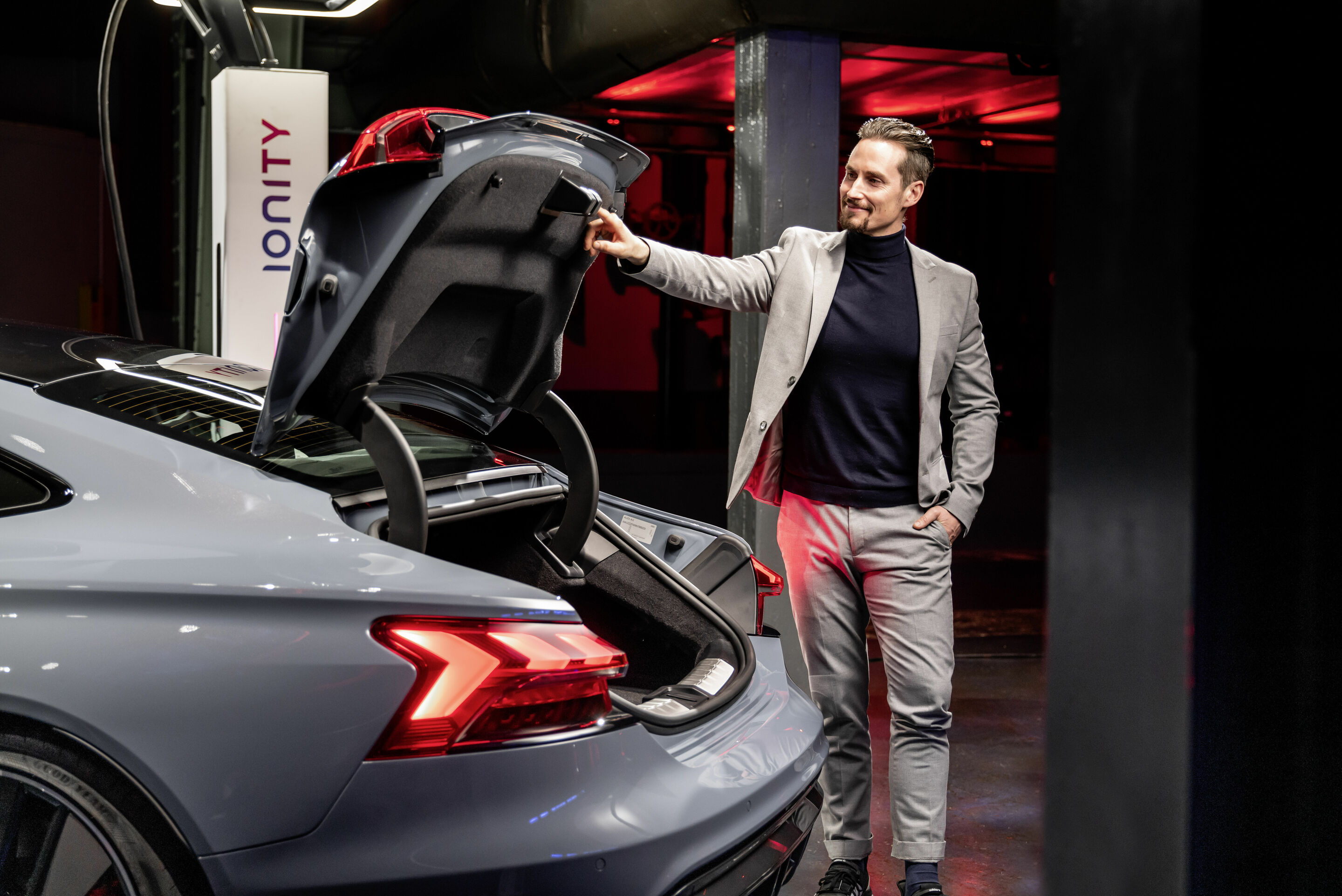 Audi e-tron GT experience - Technologie - Audi e-tron GT quattro
Farbe: Kemoragrau