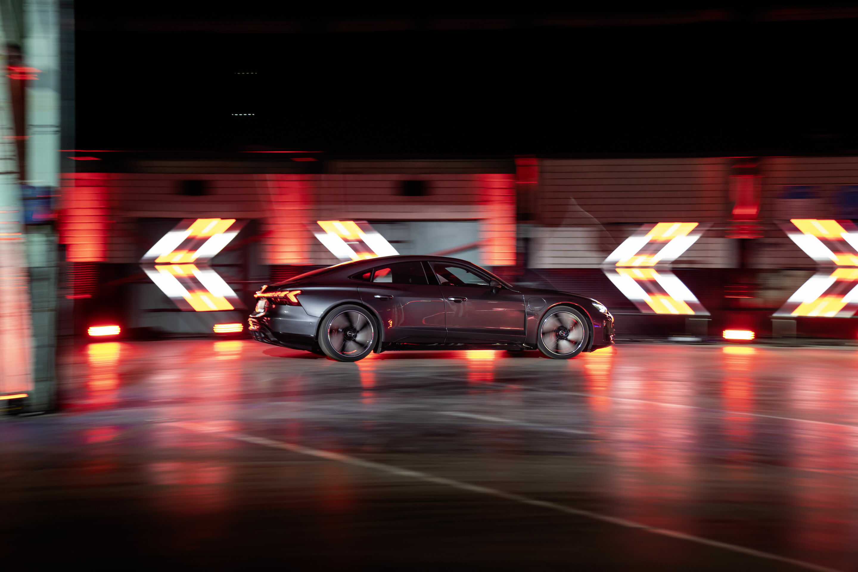 Audi e-tron GT experience - Audi RS e-tron GT
Colour: Daytona grey