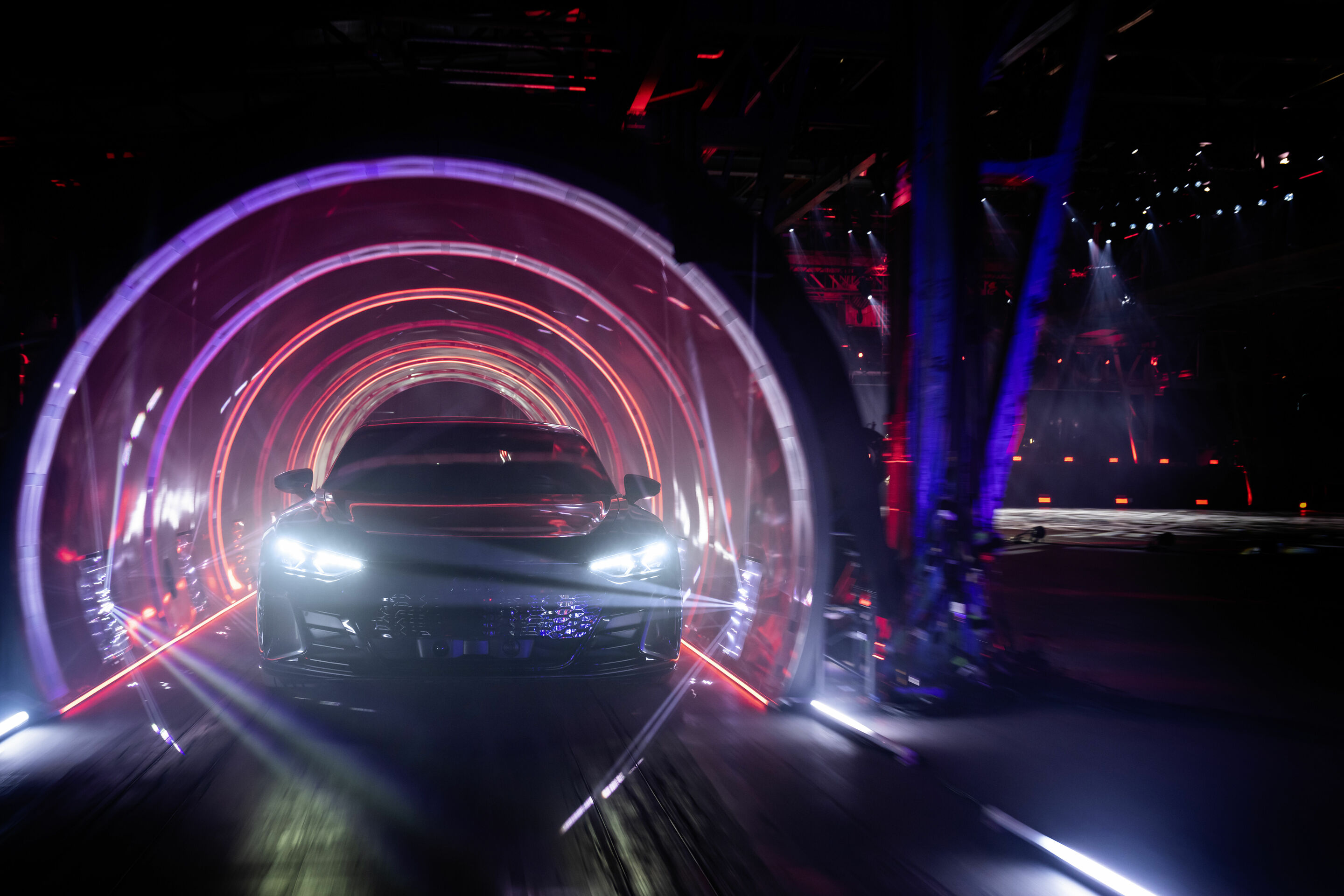 Audi e-tron GT experience - Audi RS e-tron GT
Colour: Daytona grey