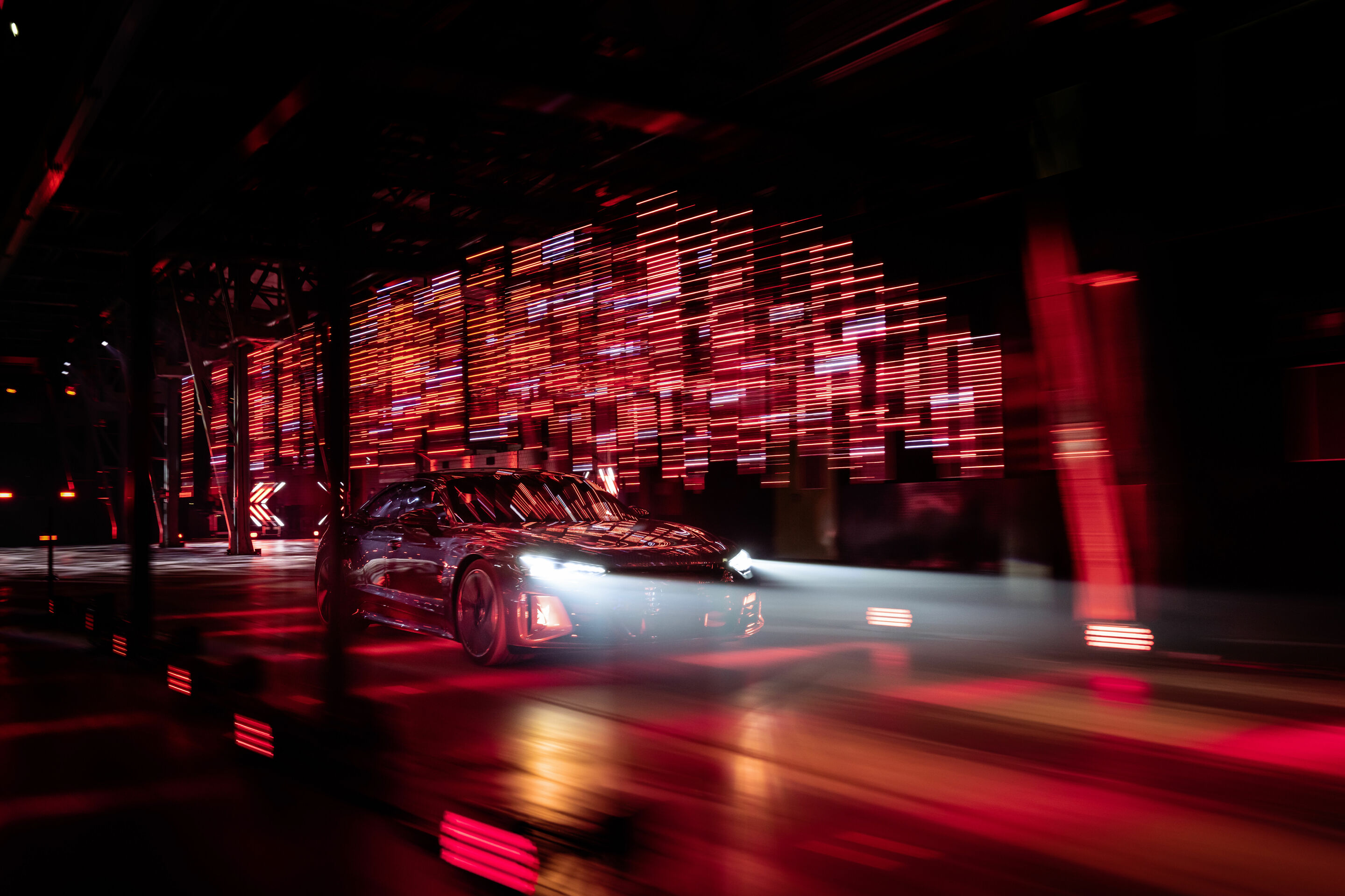 Audi e-tron GT experience - Audi RS e-tron GT
Farbe: Daytonagrau