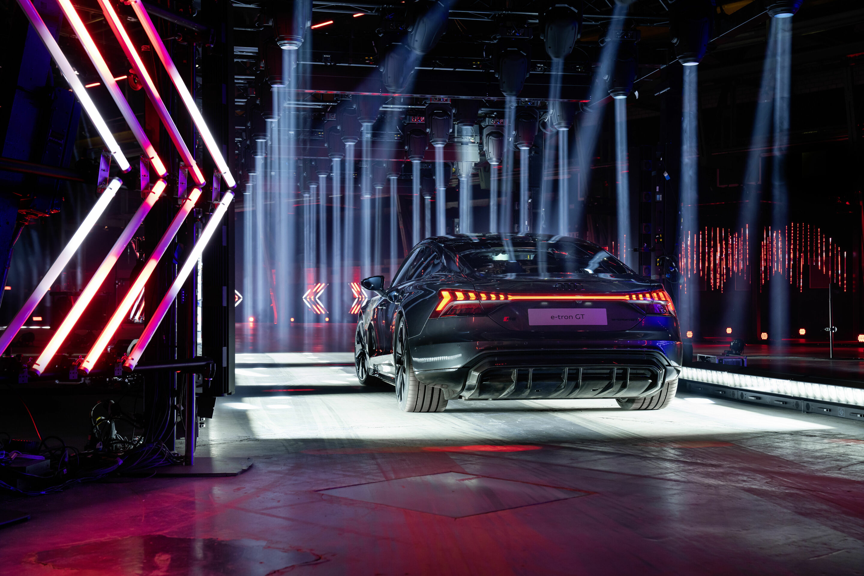 Audi e-tron GT experience - Audi RS e-tron GT
Colour: Daytona grey