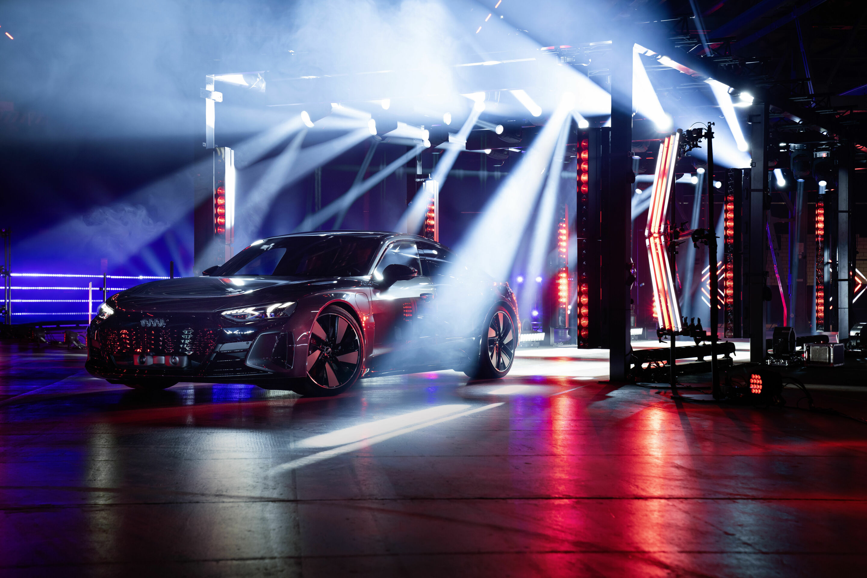 Audi e-tron GT experience - Audi RS e-tron GT
Farbe: Daytonagrau