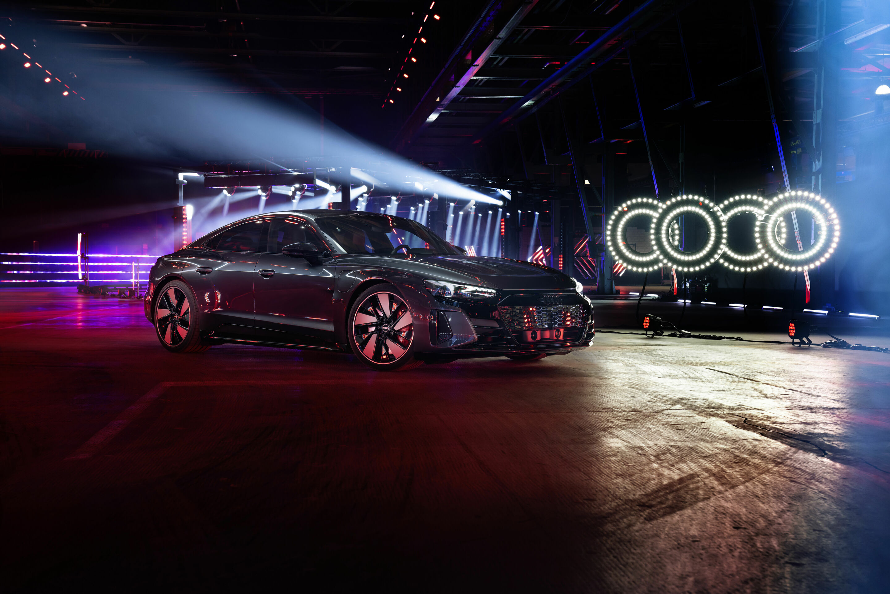 Audi e-tron GT experience - Audi RS e-tron GT
Farbe: Daytonagrau