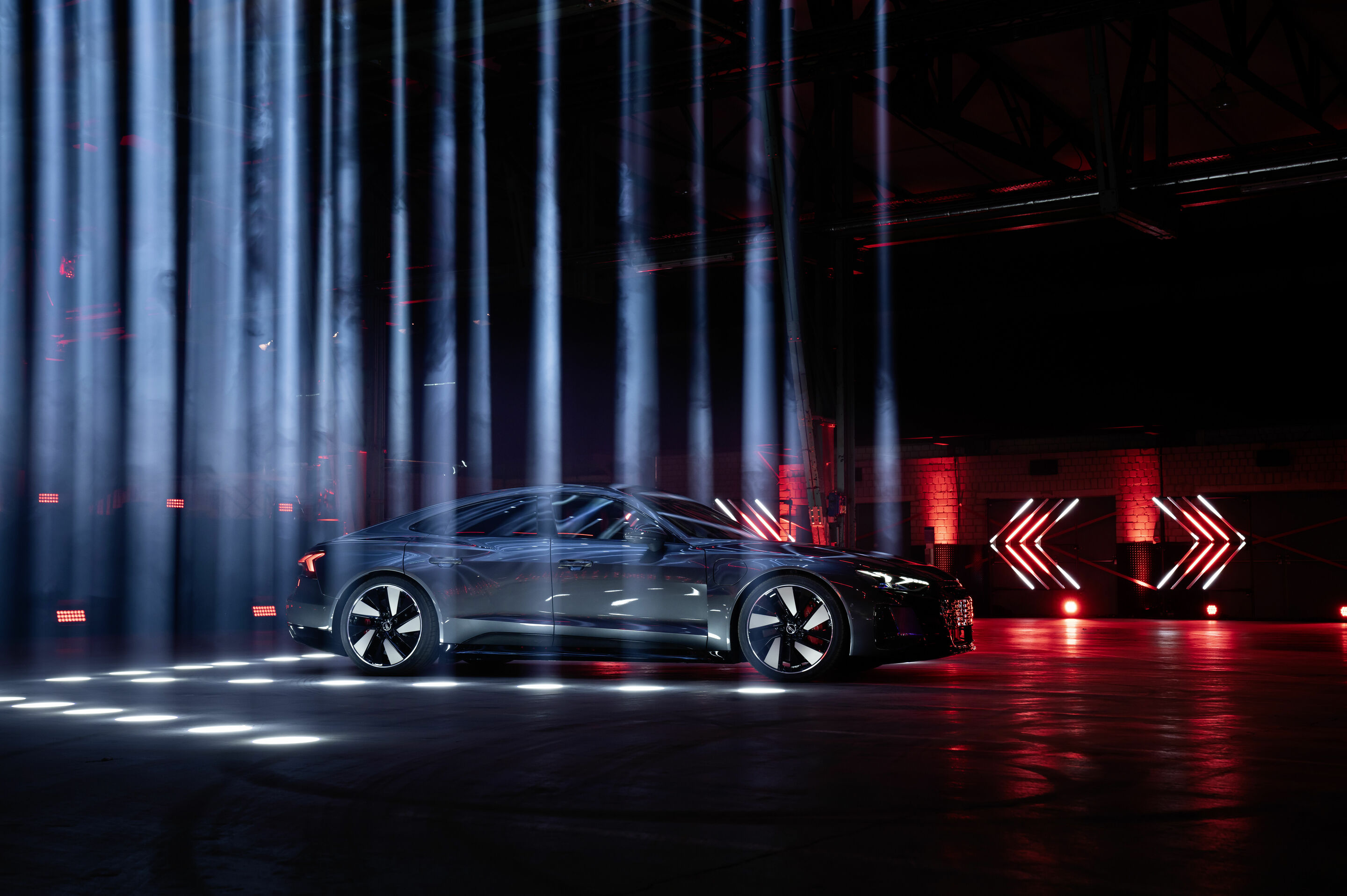 Audi e-tron GT experience - Audi RS e-tron GT
Colour: Daytona grey