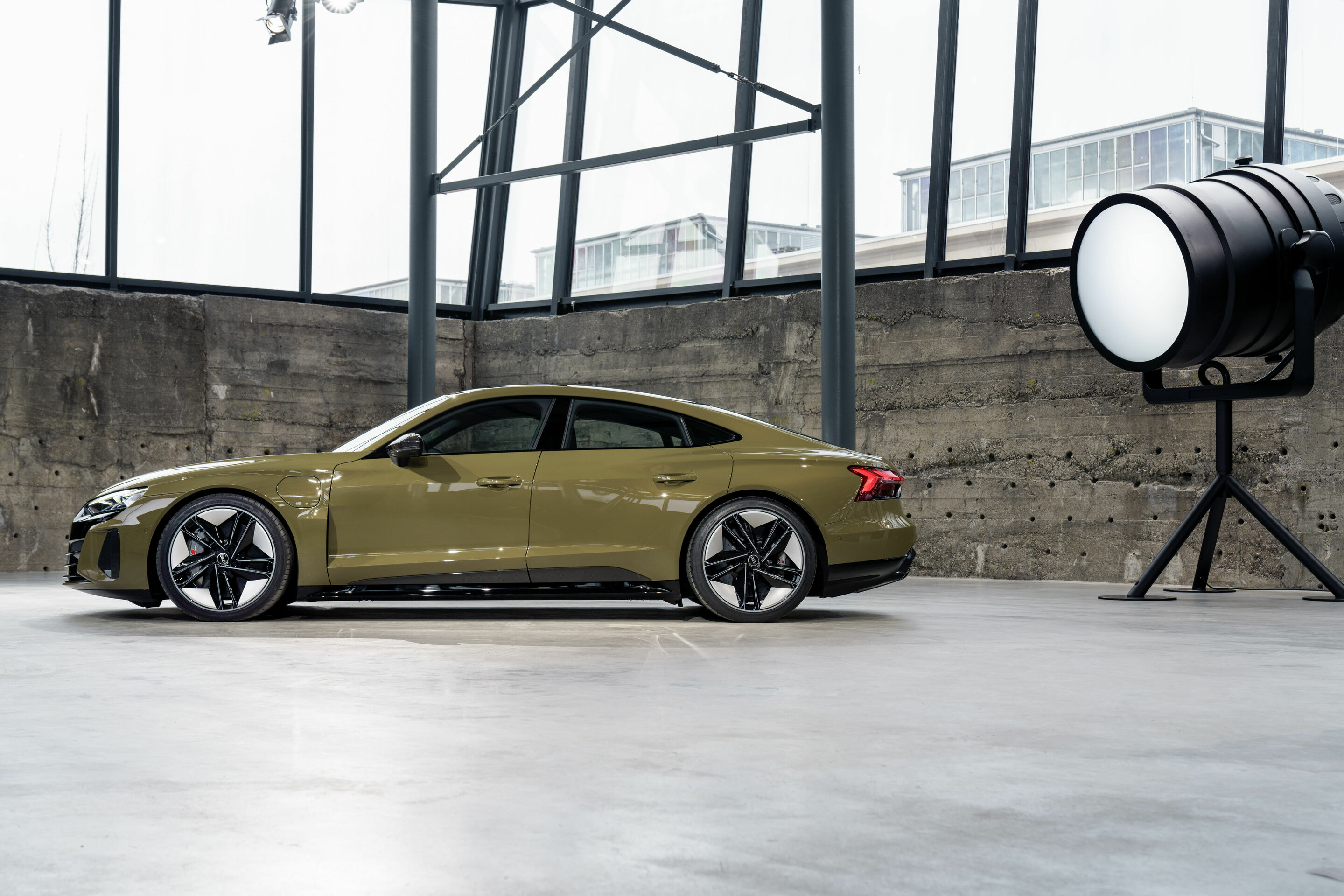 Audi e-tron GT experience - Design - Audi RS e-tron GT
Farbe: Taktikgrün Metallic