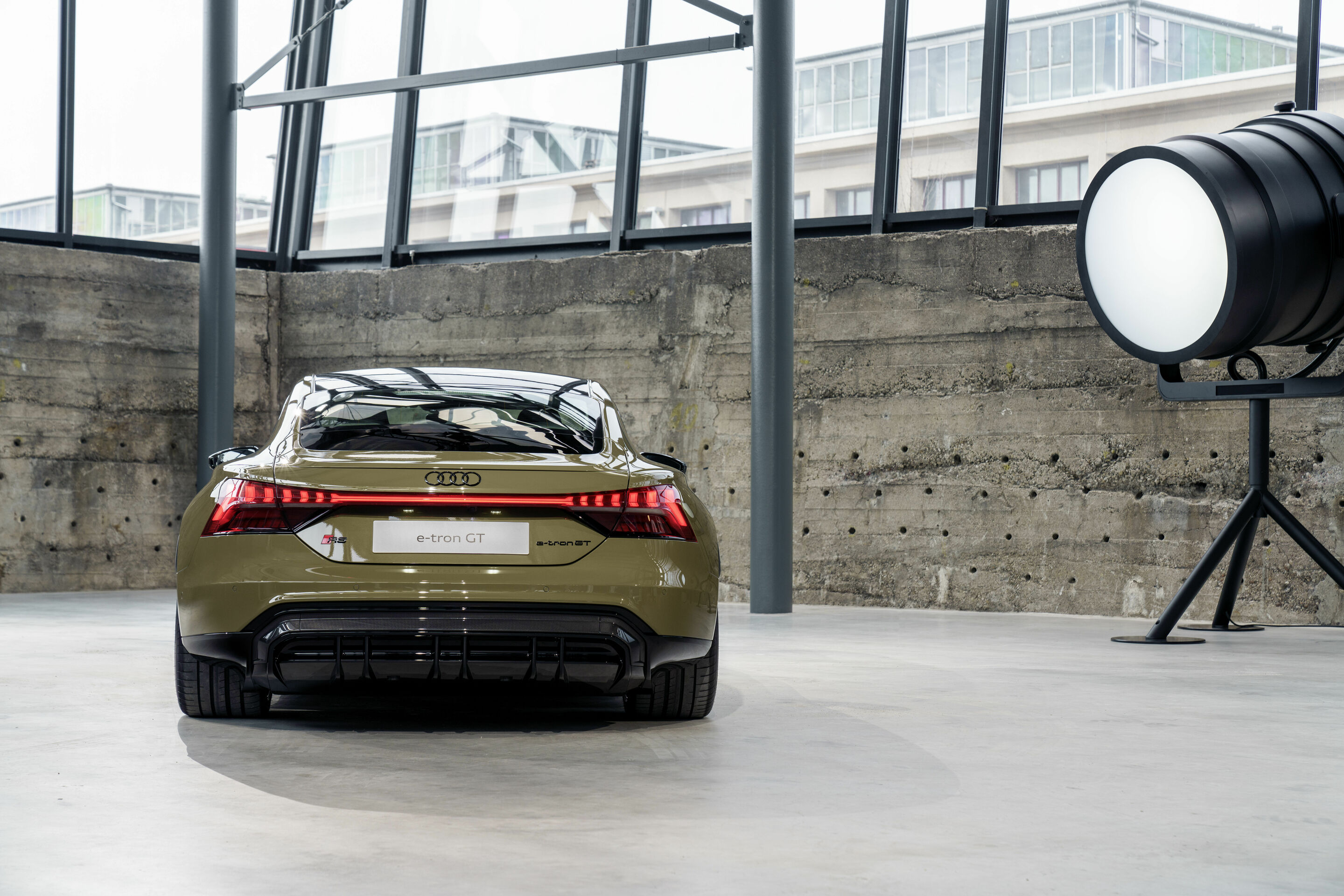 Audi e-tron GT experience - Design - Audi RS e-tron GT
Farbe: Taktikgrün Metallic