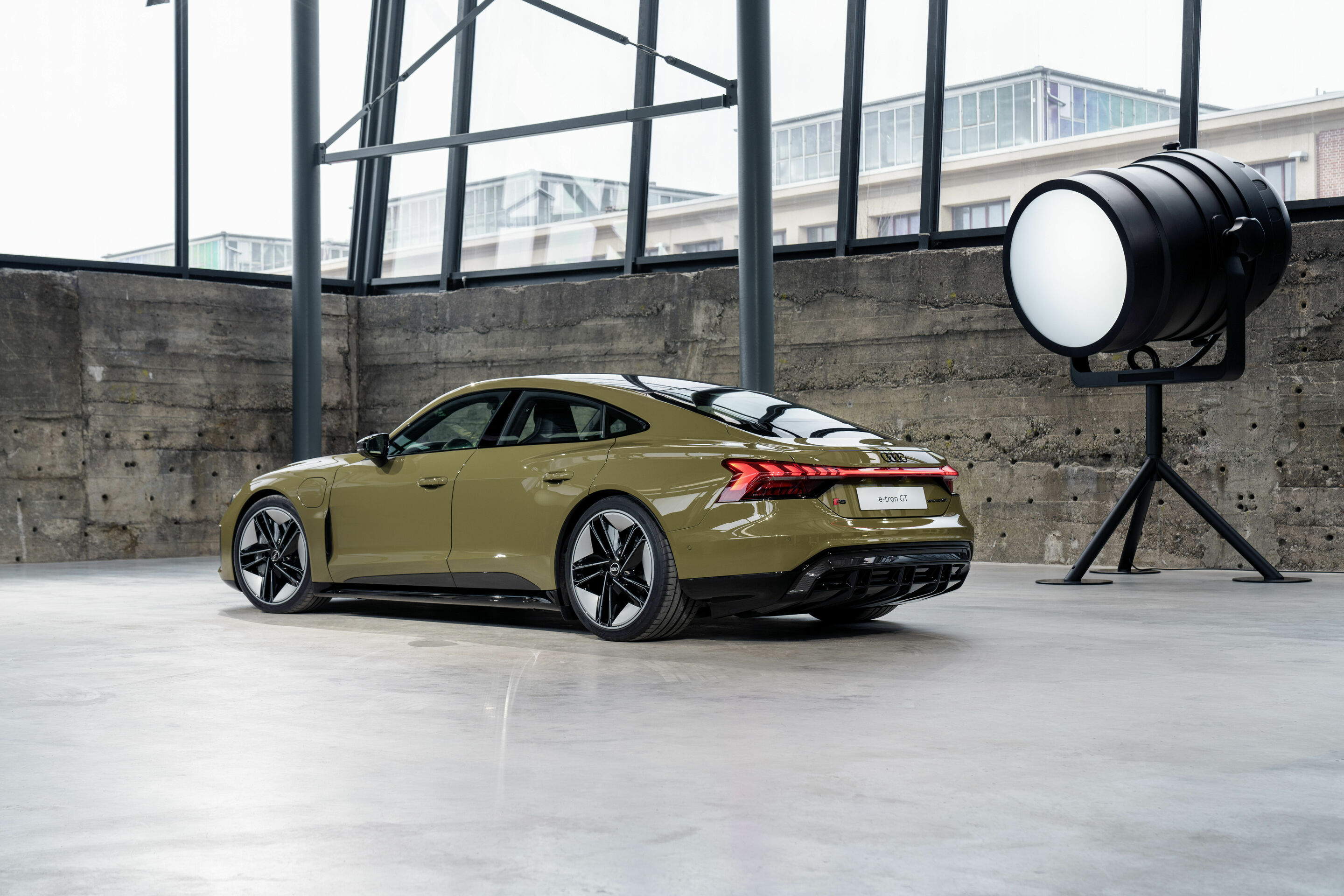 Audi e-tron GT experience - Design - Audi RS e-tron GT
Farbe: Taktikgrün Metallic
