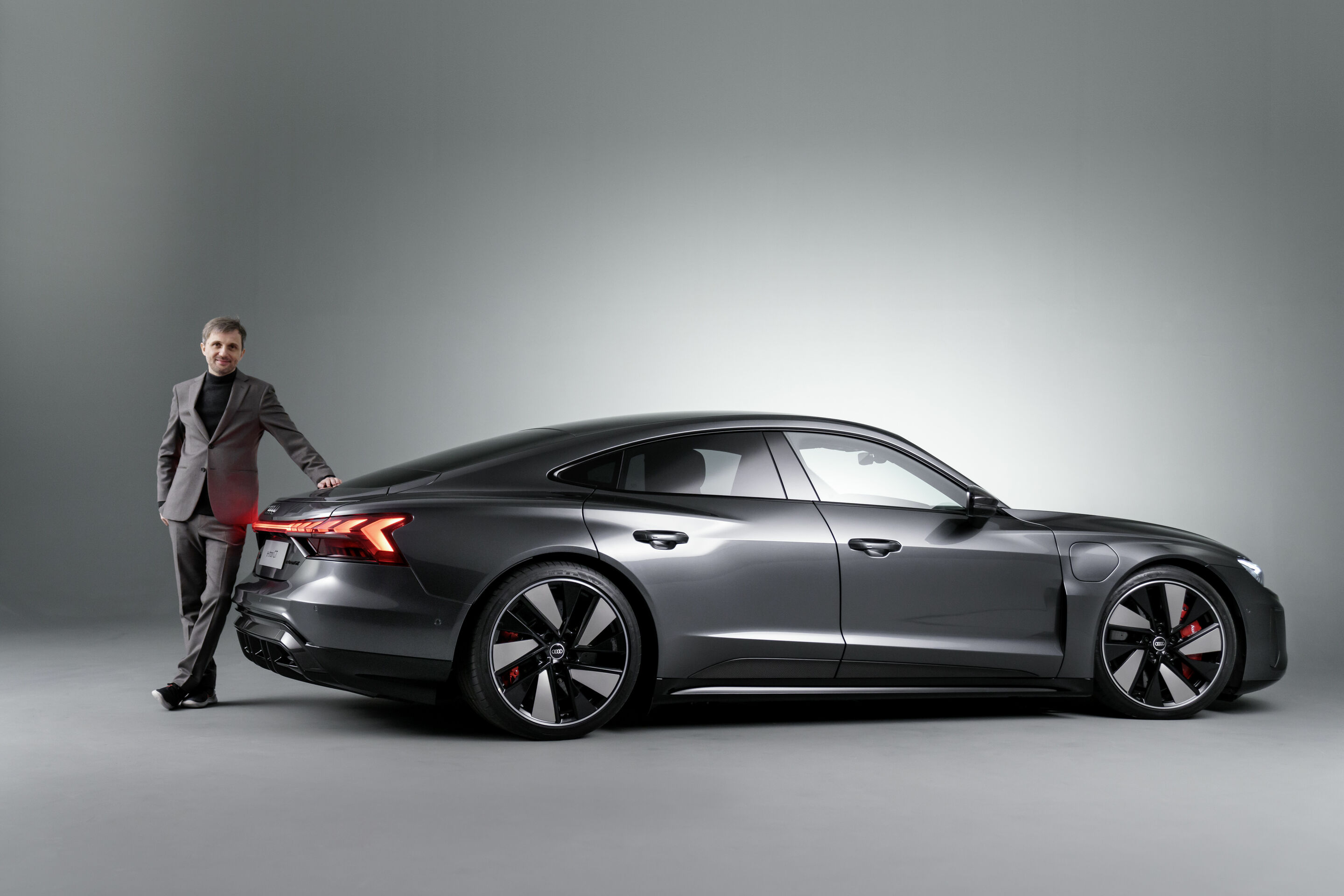 Audi e-tron GT experience - Design - Parys Cybulski, Design Exterior
Audi RS e-tron GT, Farbe: Daytonagrau