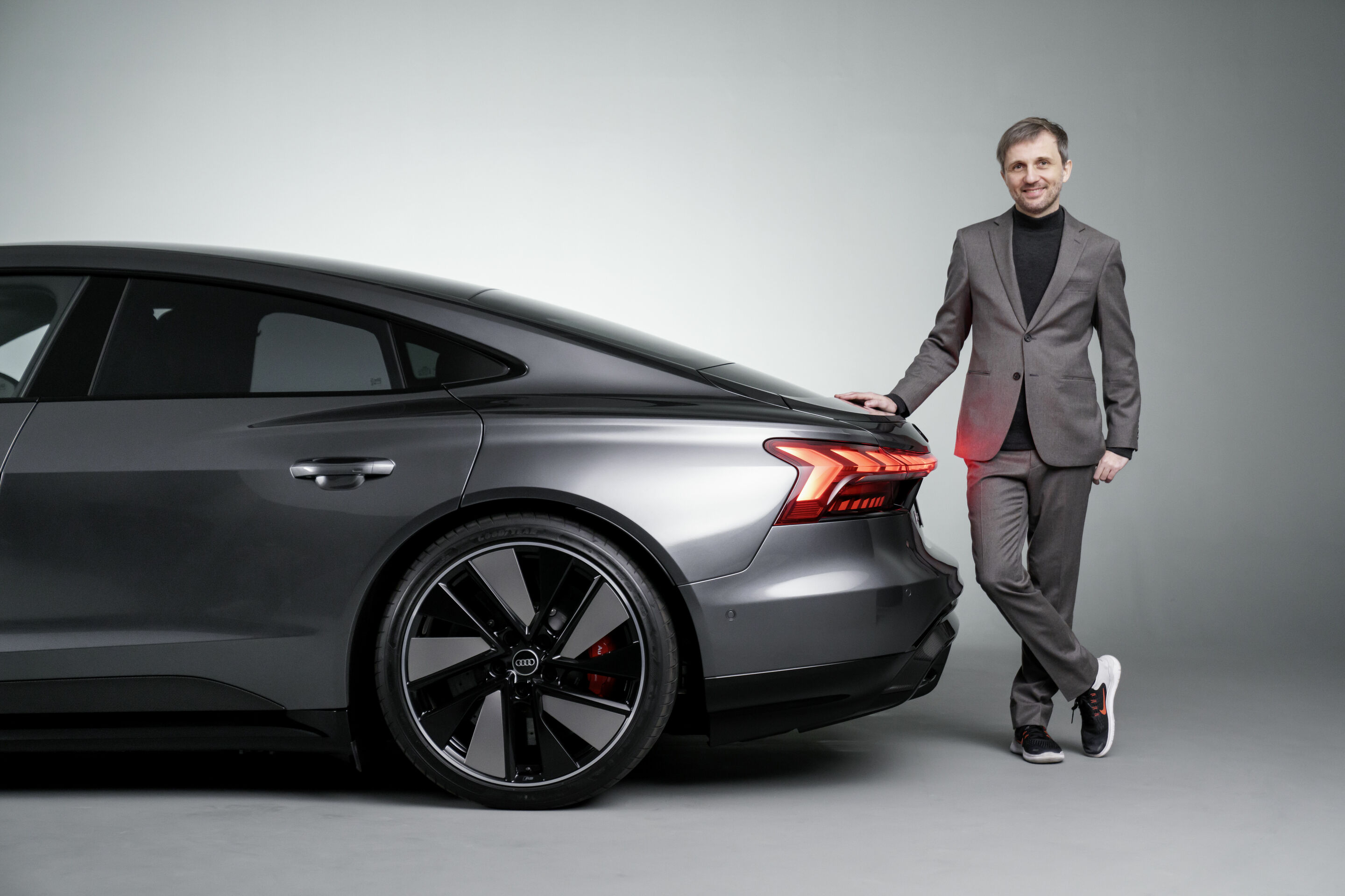Audi e-tron GT experience - Design - Parys Cybulski, Design Exterior
Audi RS e-tron GT, Farbe: Daytonagrau