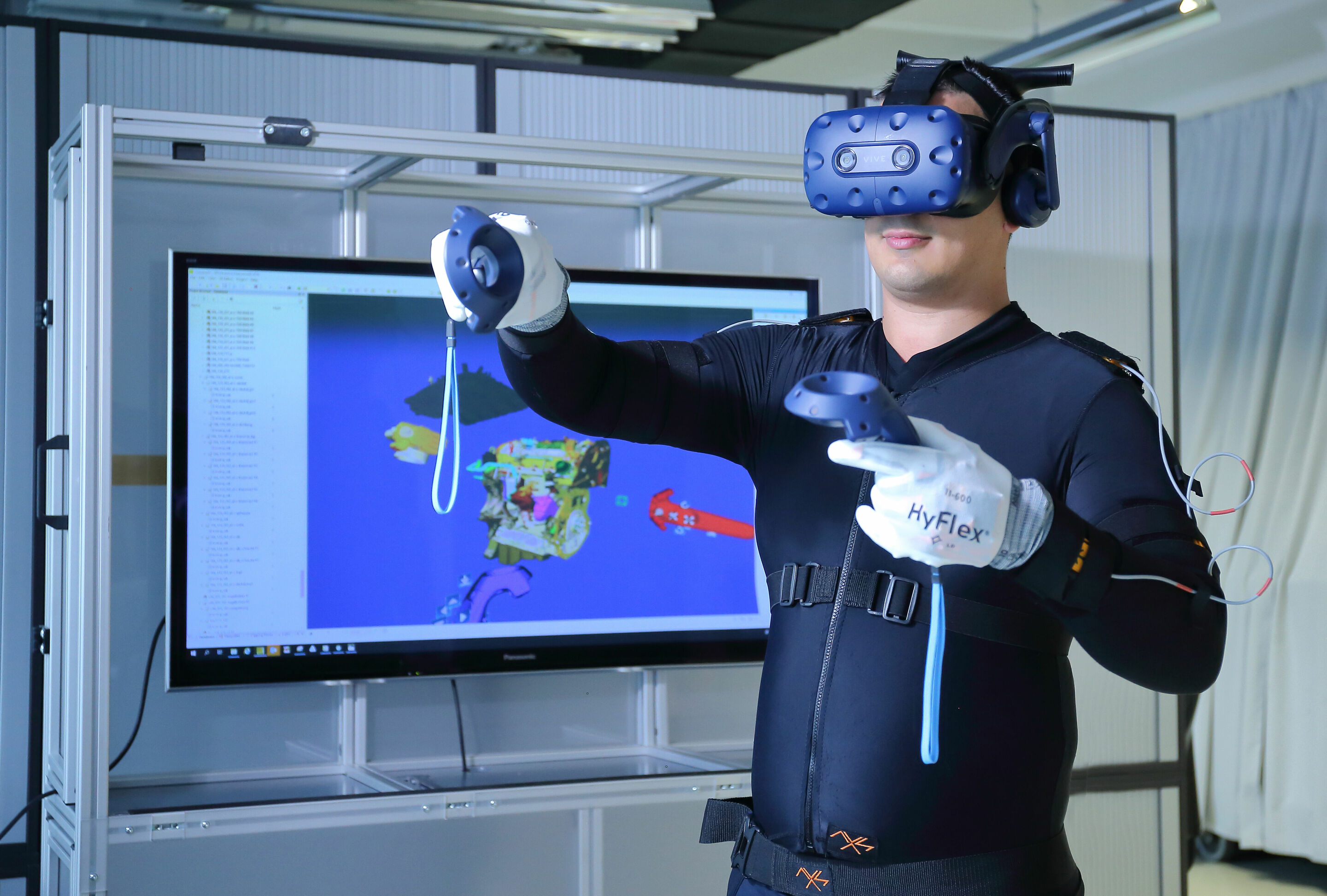 Audi Hungaria produziert E-Motoren für zukünftige PPE-Modellgeneration - Audi Hungaria: Die ergonomische Prüfung des Konzeptes der PPE-Fertigungslinie mit Motion-Capture Anzug und VR-Brille.