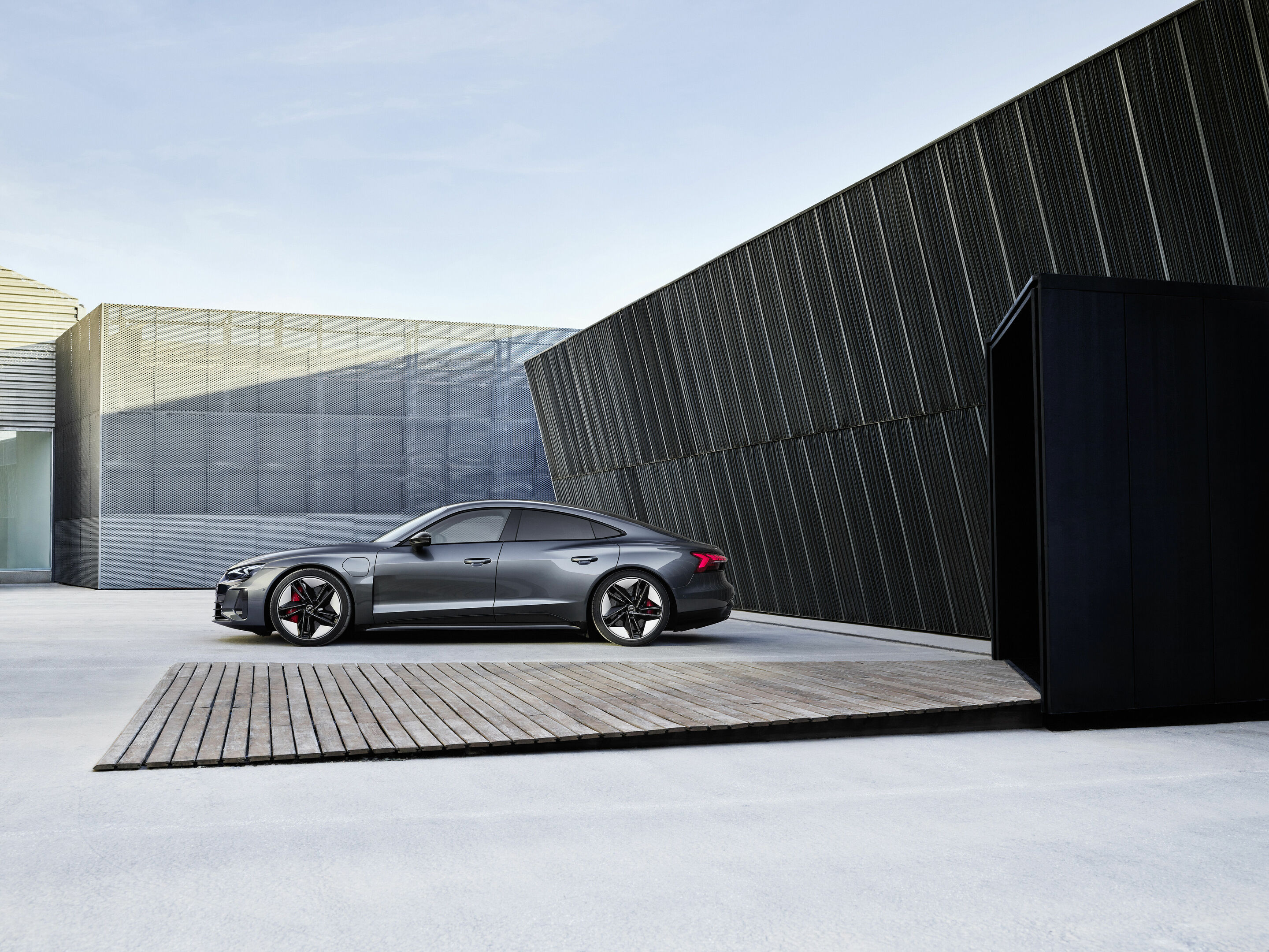 Audi RS e-tron GT - Standaufnahme, 
Farbe: Daytonagrau
