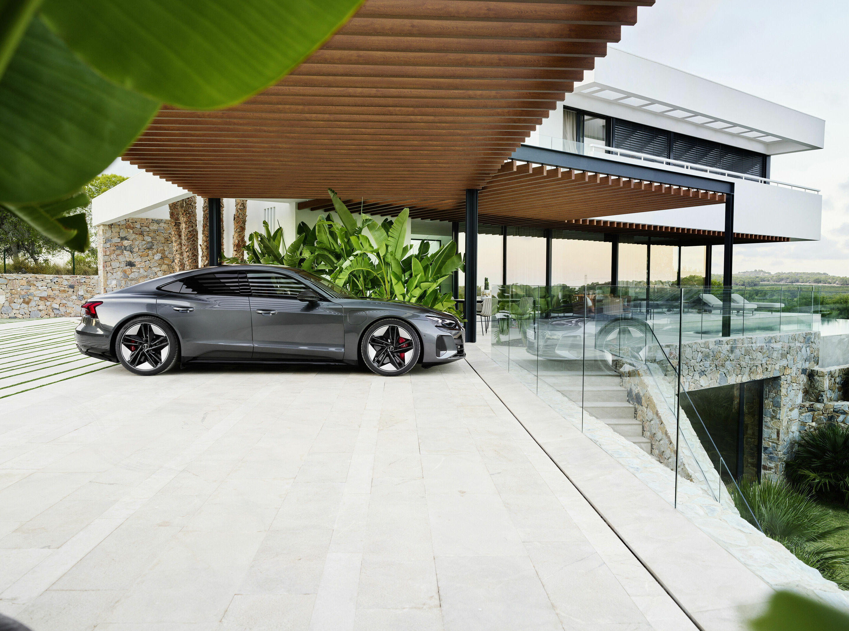 Audi RS e-tron GT - Static photo,
Colour: Daytona grey