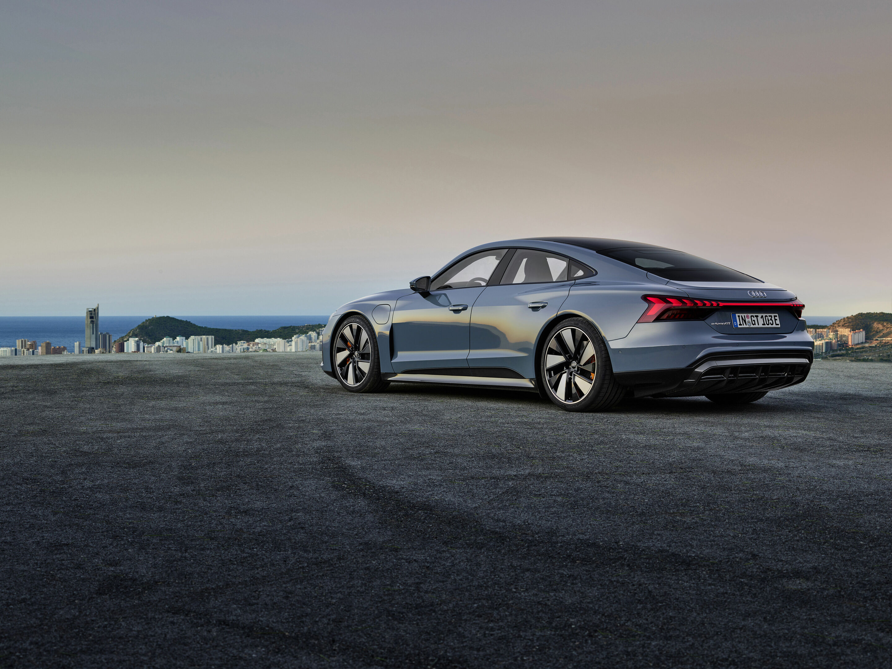 Audi e-tron GT quattro - Static photo,
Colour: Kemora grey metallic