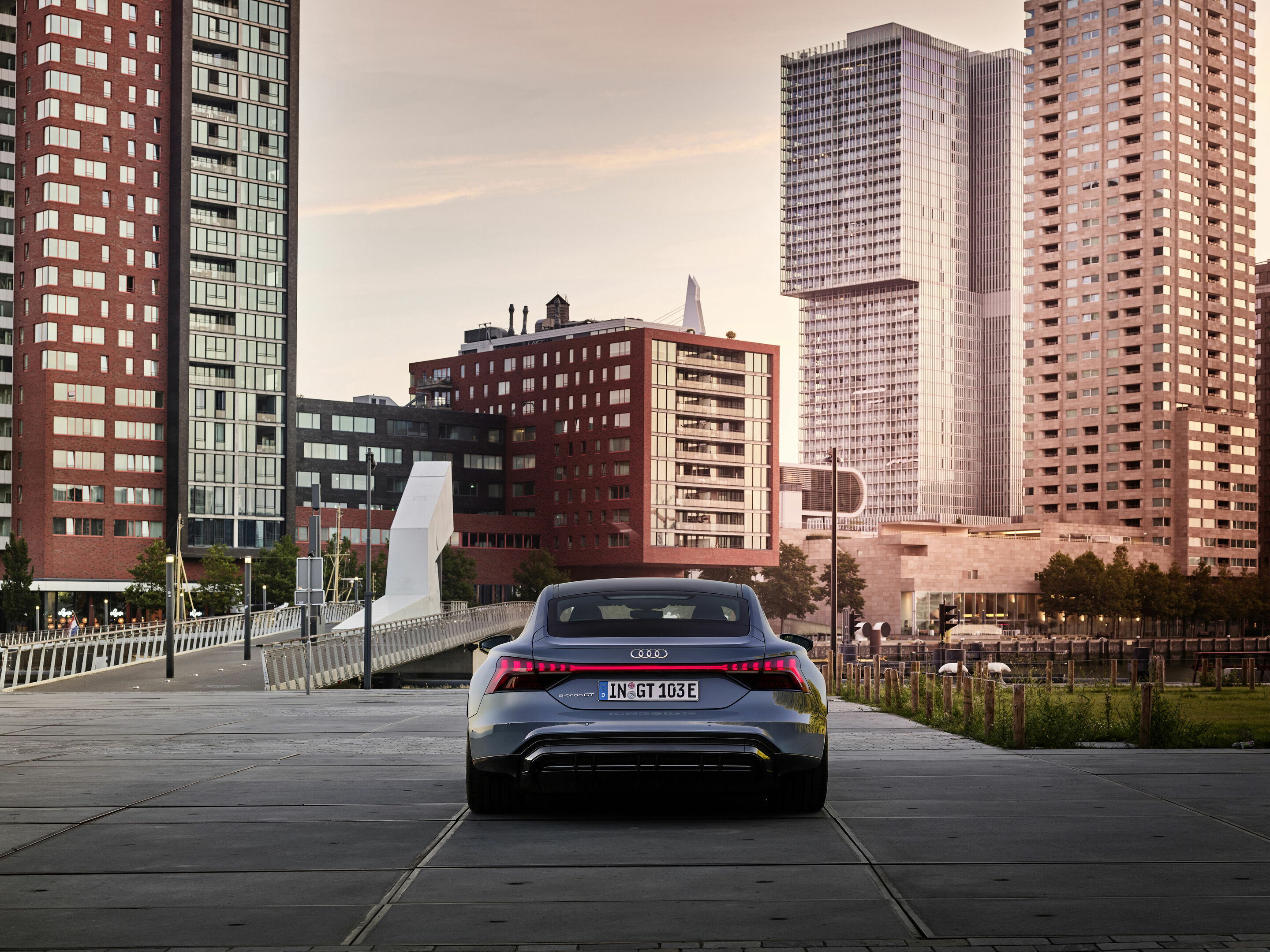 Audi e-tron GT quattro - Static photo,
Colour: Kemora grey metallic