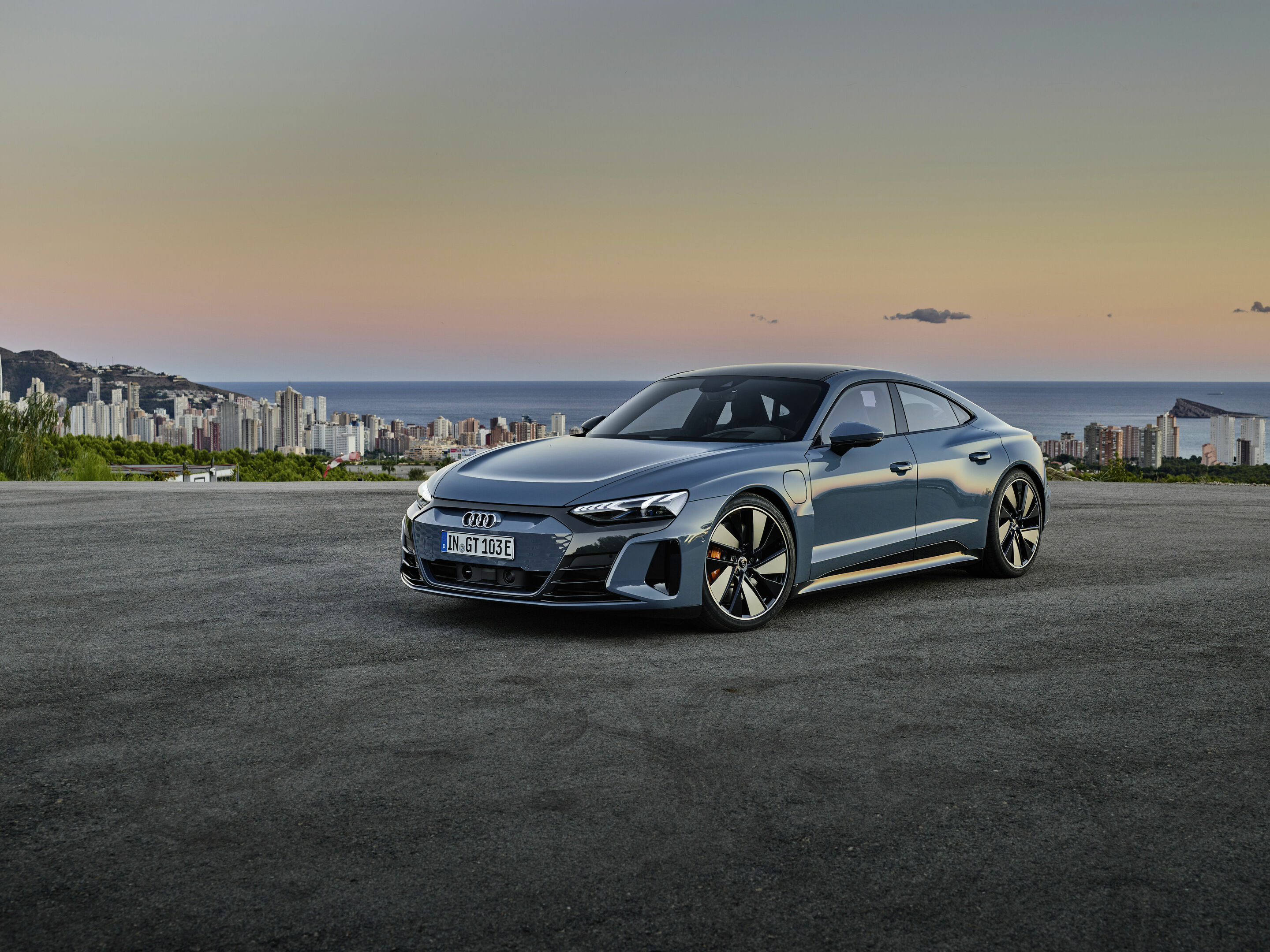 Audi e-tron GT quattro - Standaufnahme,
Farbe:  Kemoragrau