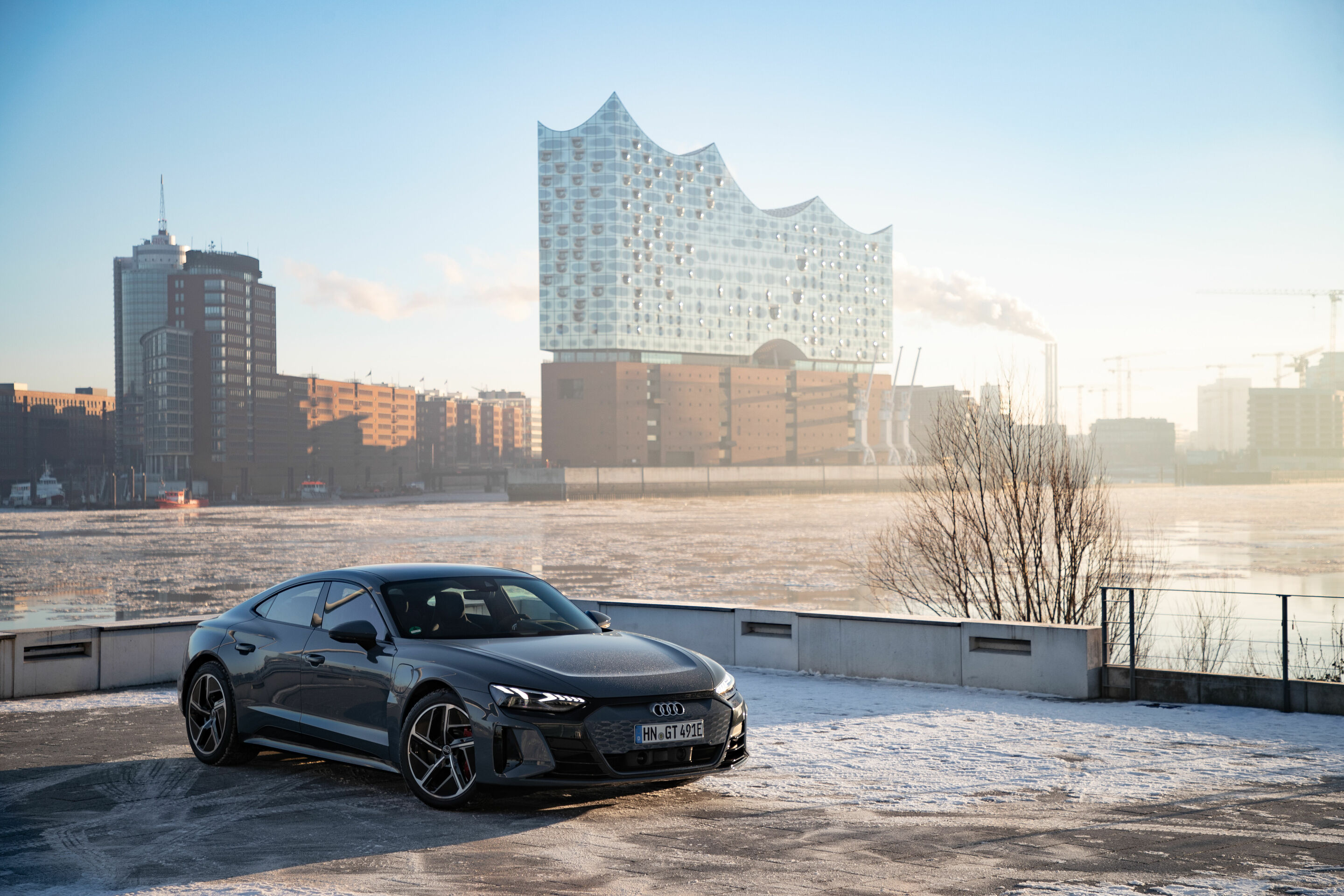 Audi e-tron GT quattro - Static photo,
Colour: Kemora grey metallic
