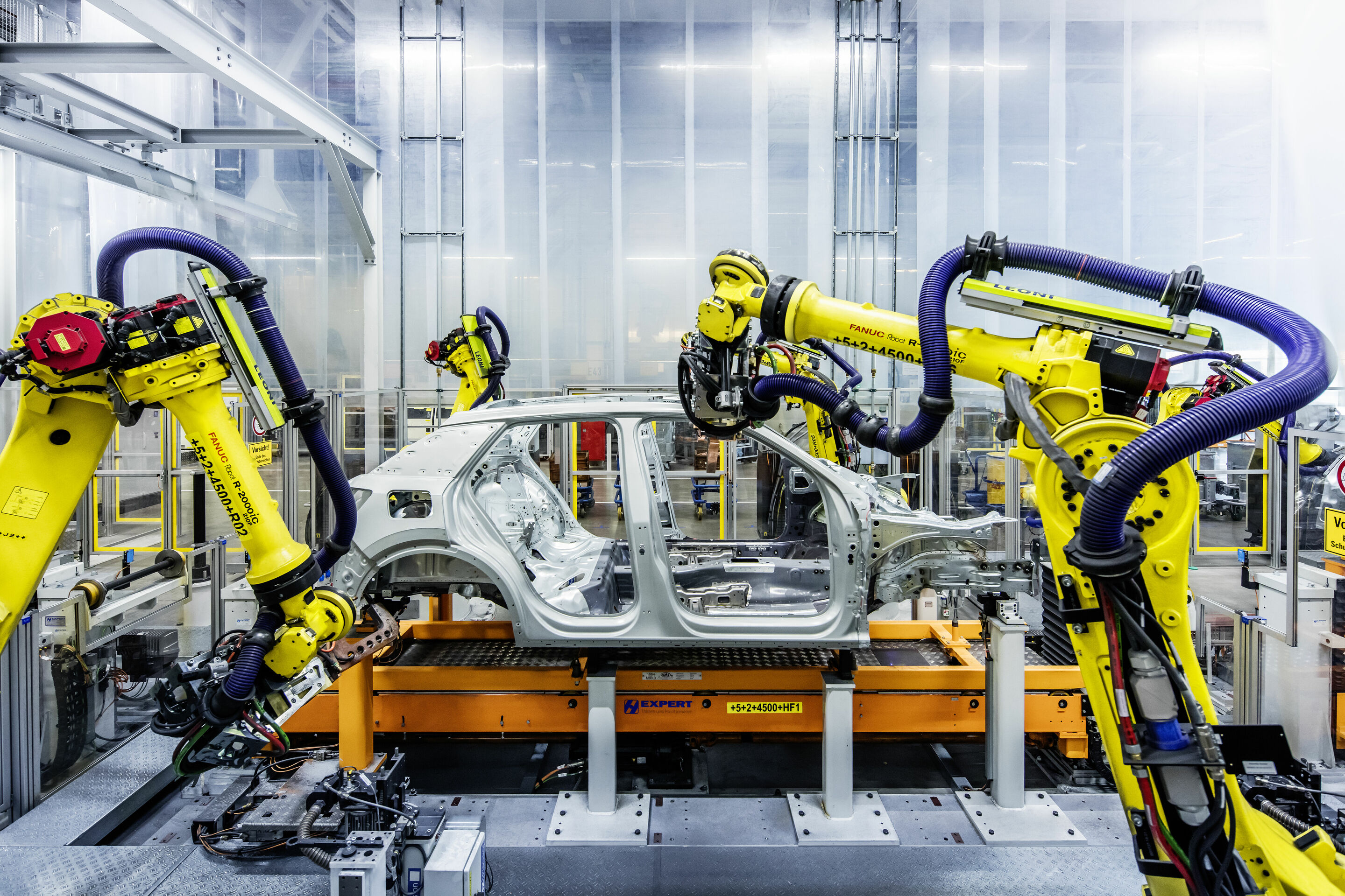 Audi Site Ingolstadt - Production of Audi Q2: Body shop – Putting together the body-in-white