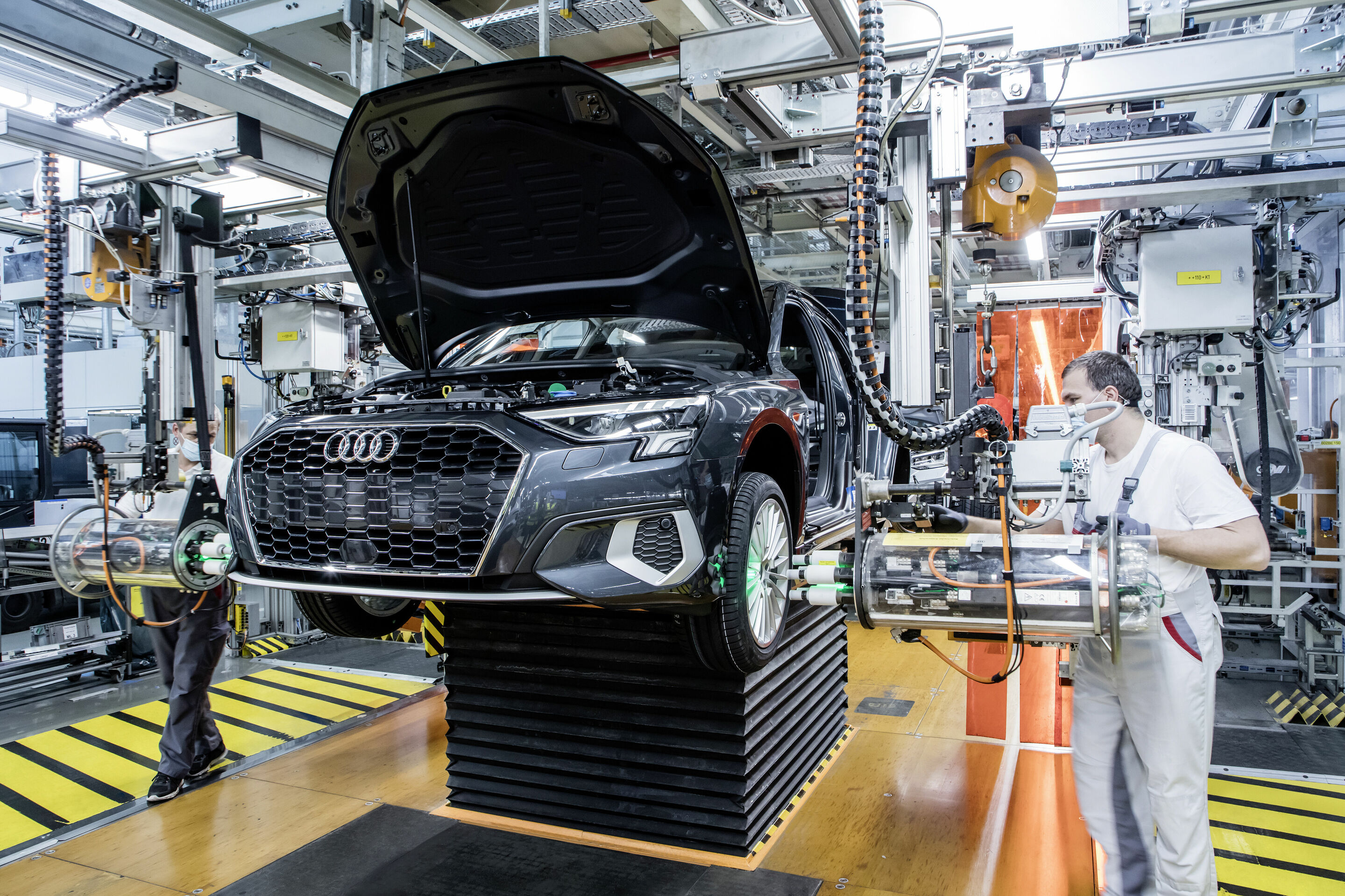 Audi-Standort Ingolstadt - Produktion Audi A3 Limousine: Montage – Rädermontage