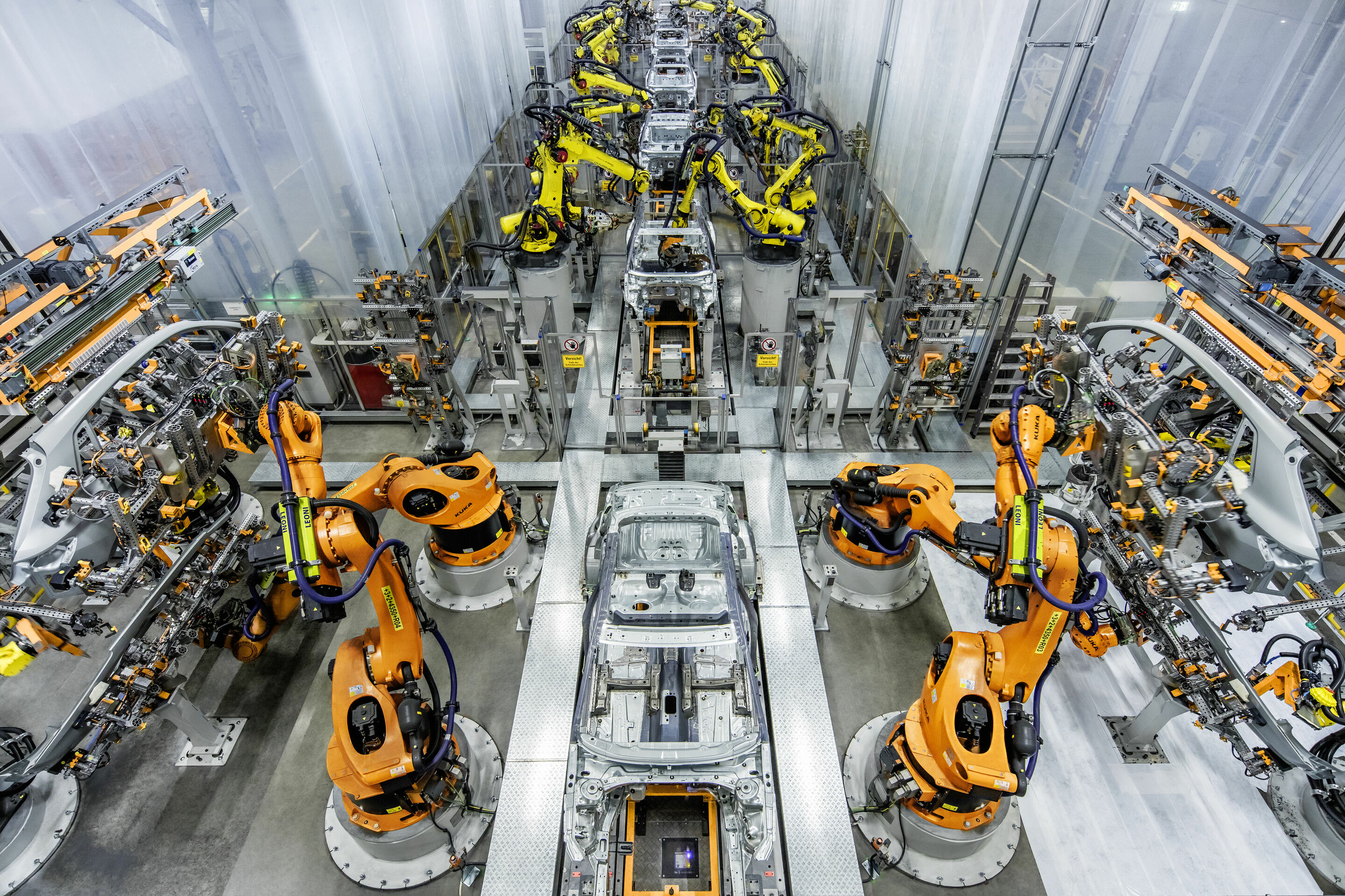 Audi-Standort Ingolstadt - Produktion Audi A3 Limousine: Karosseriebau – Verbinden der Seitenwandrahmen mit der Rohkarosserie