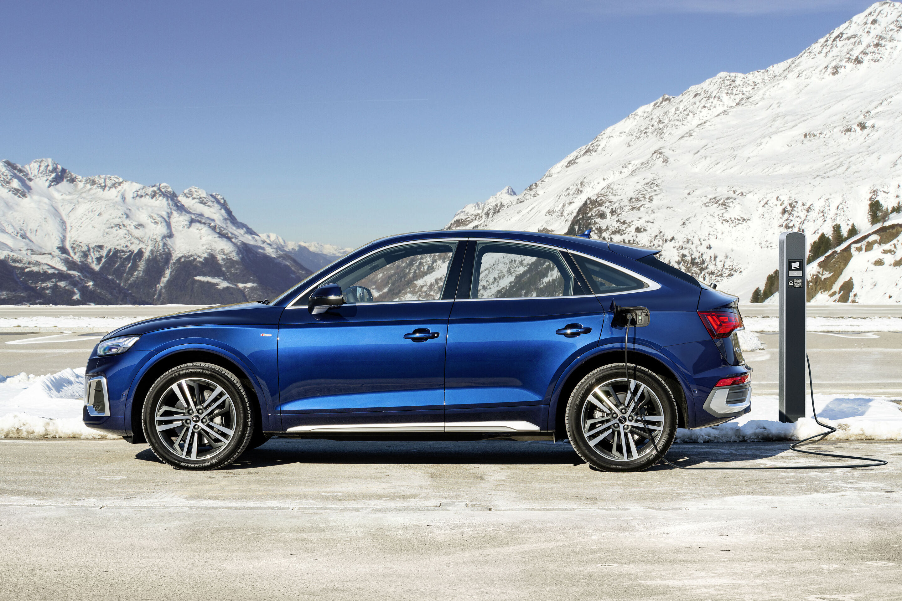 Audi Q5 Sportback TFSI e (until 2024) - Static photo,
Colour: Navarra blue