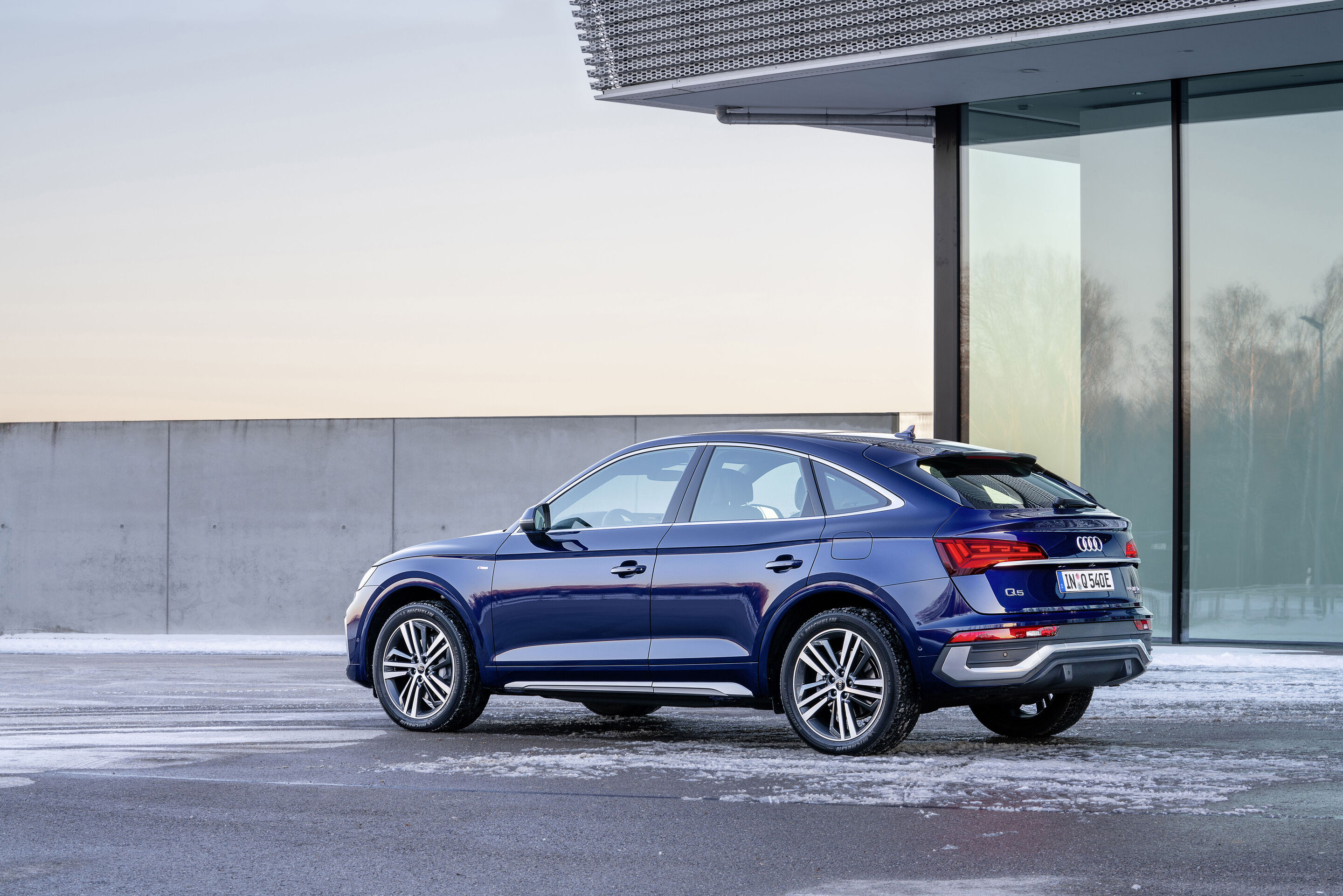 Audi Q5 Sportback TFSI e (until 2024) - Static photo,
Colour: Navarra blue