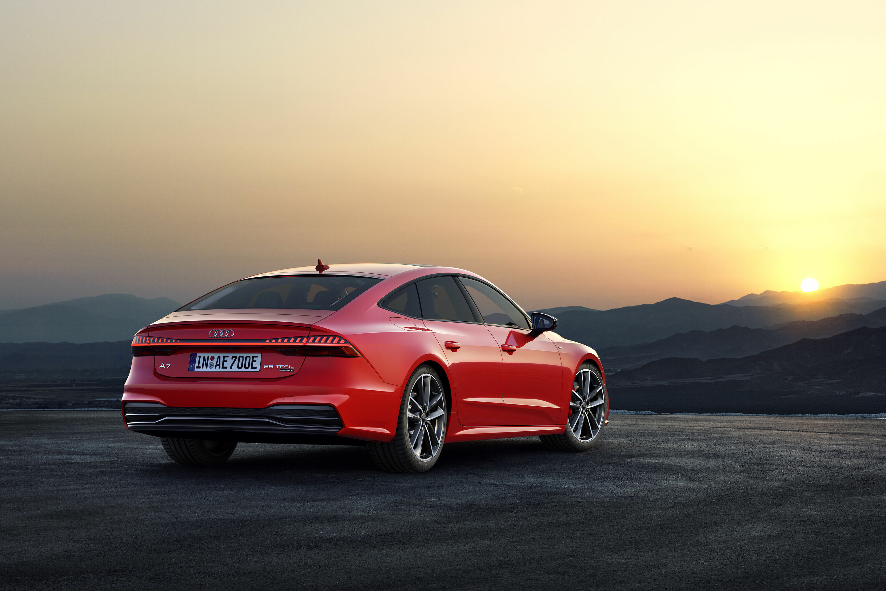 Audi A7 Sportback 55 TFSI e quattro - Standaufnahme,
Farbe: Tangorot