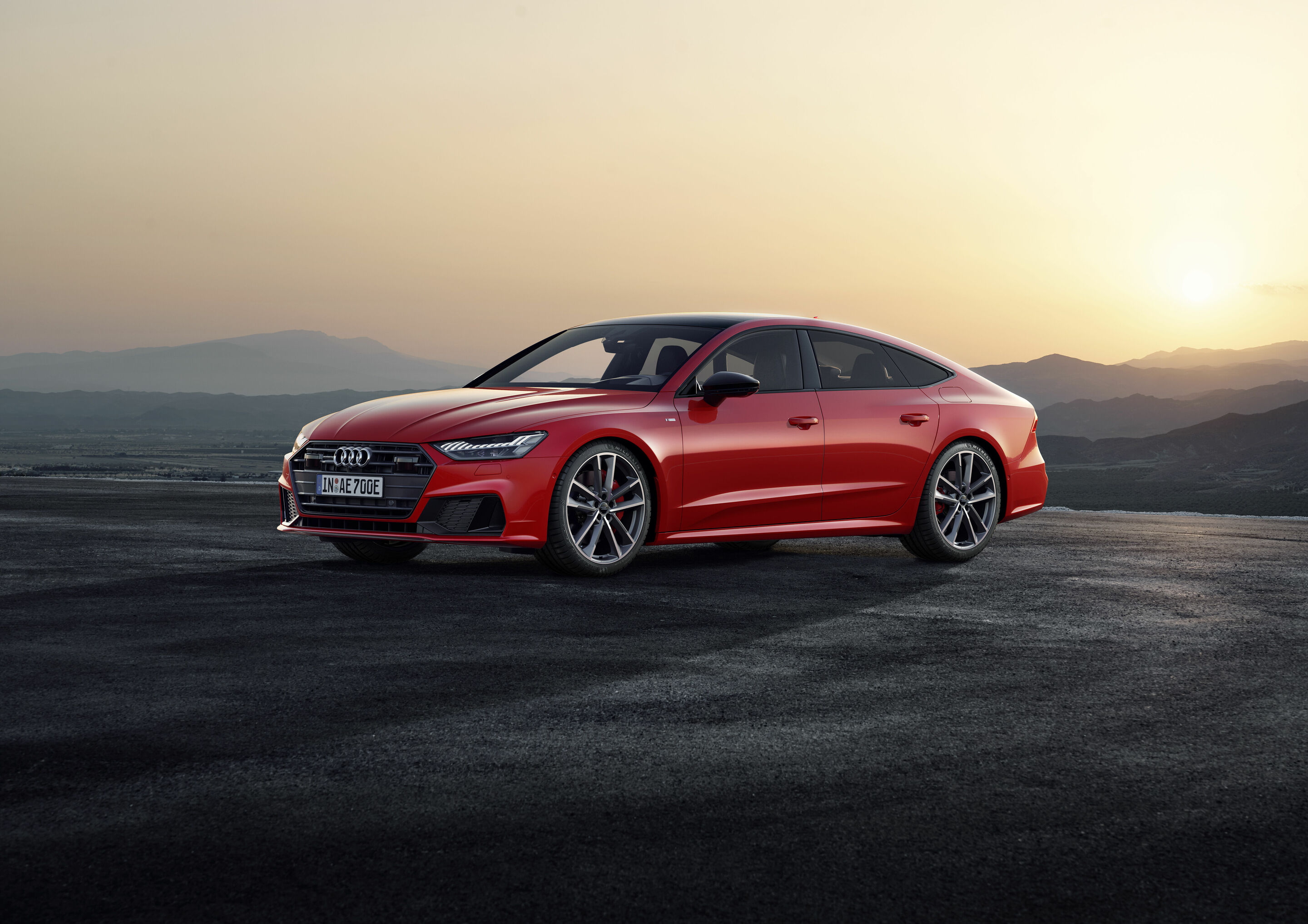 Audi A7 Sportback 55 TFSI e quattro - Static photo, 
Colour: Tango red