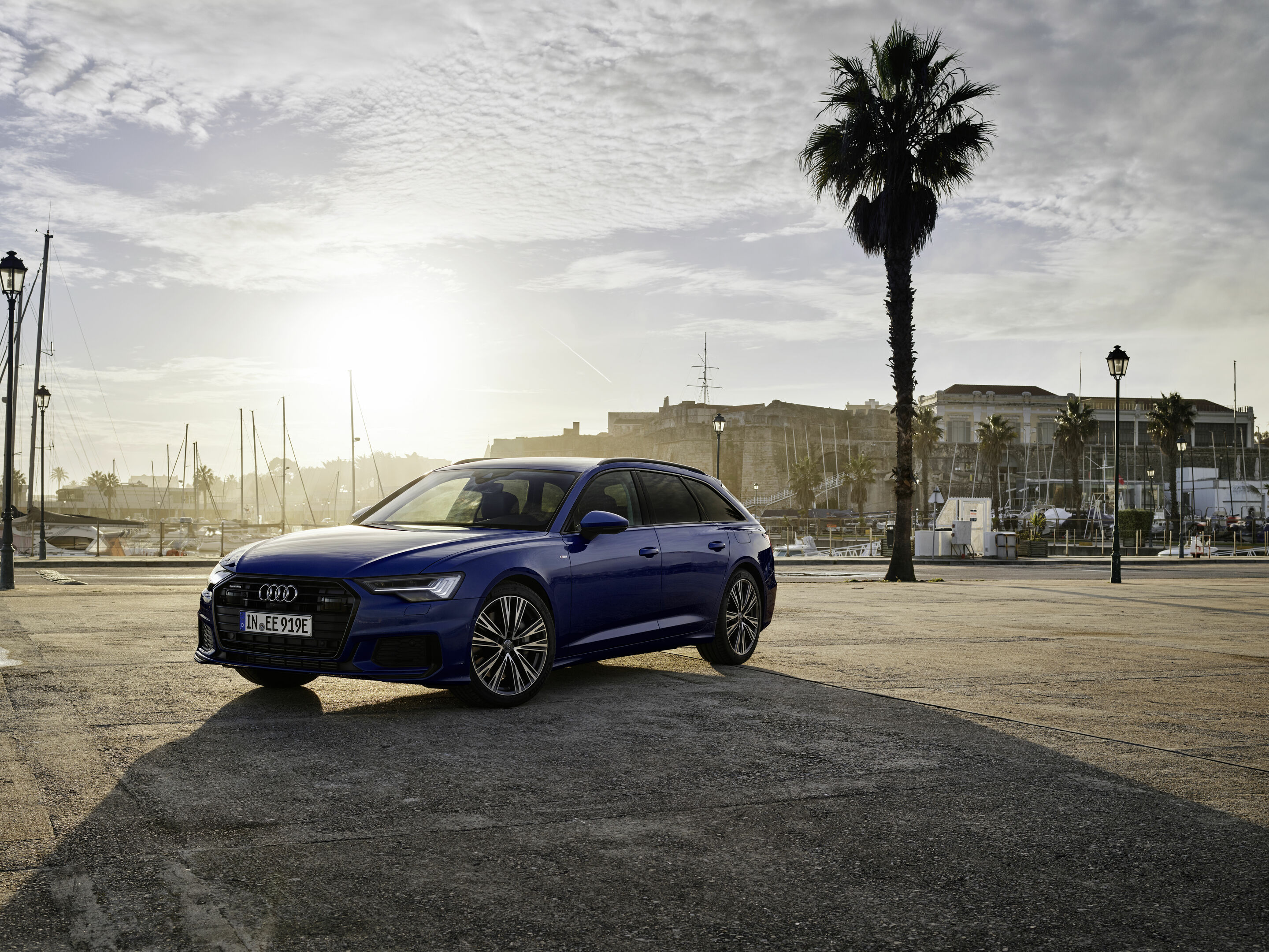 Audi A6 Avant TFSI e quattro - Standaufnahme,
Farbe: Navarrablau