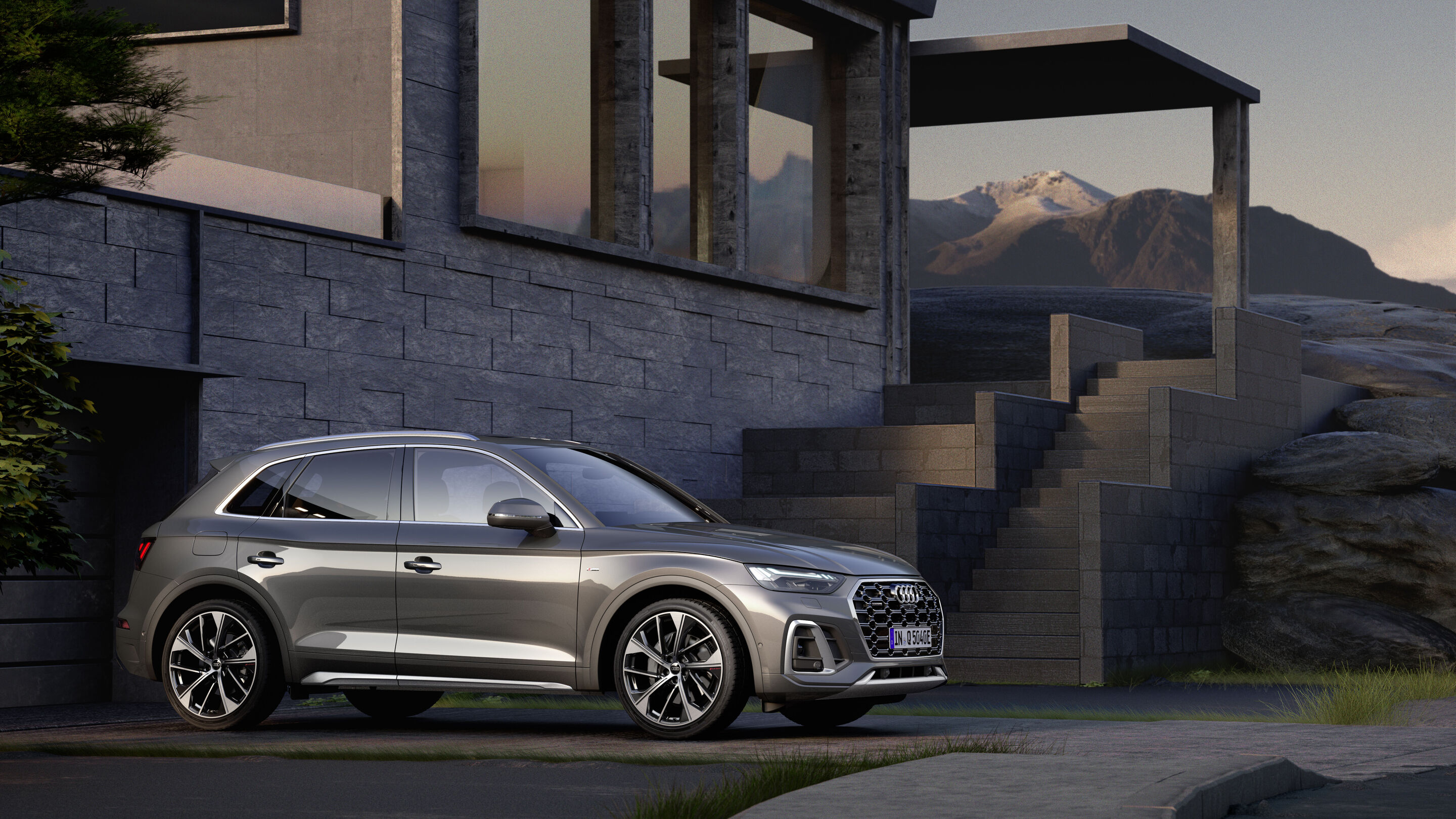 Audi Q5 TFSI e (bis 2025) - Standaufnahme,
Farbe: Daytonagrau