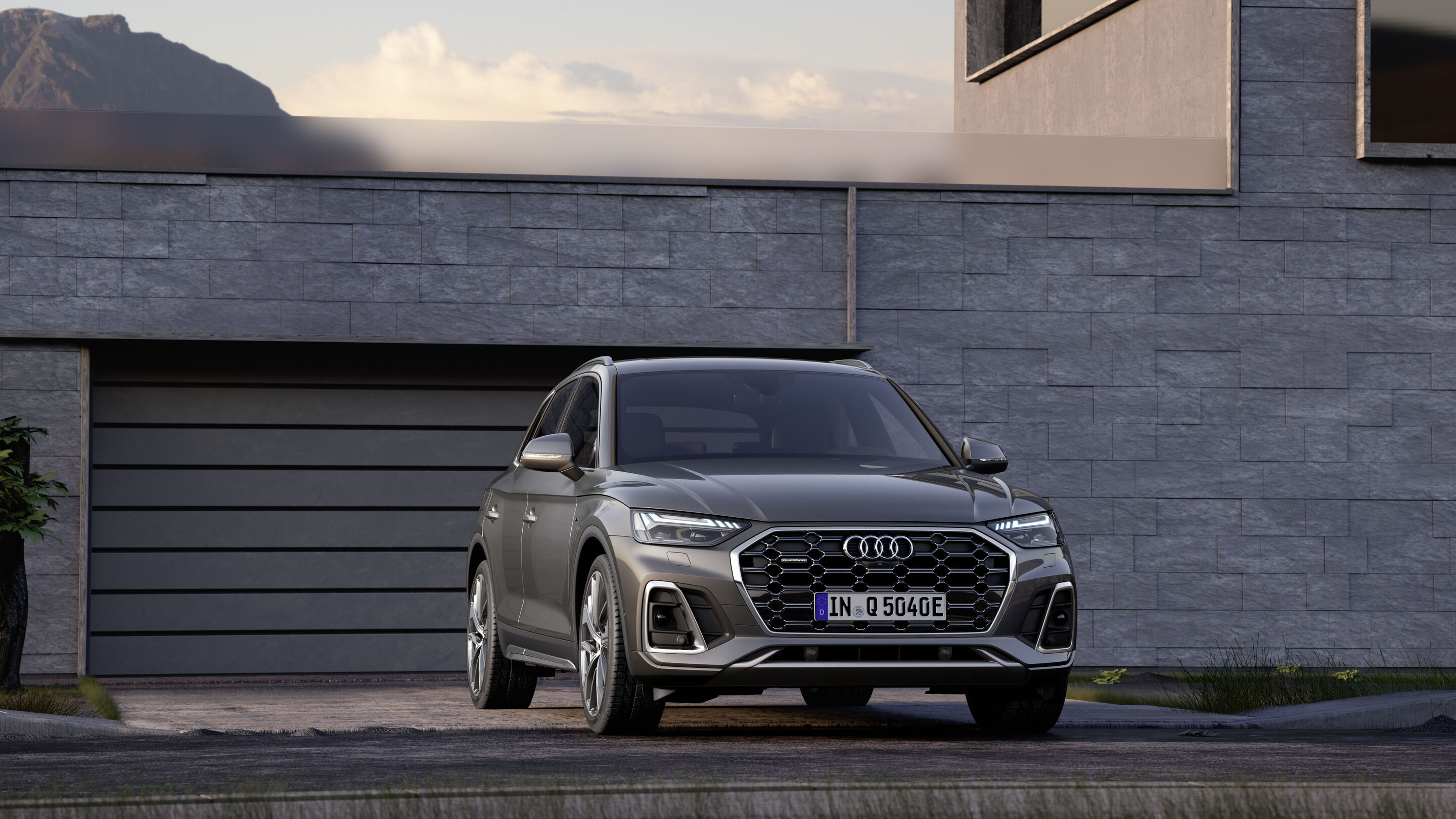 Audi Q5 TFSI e (bis 2025) - Standaufnahme, 
Farbe: Daytonagrau