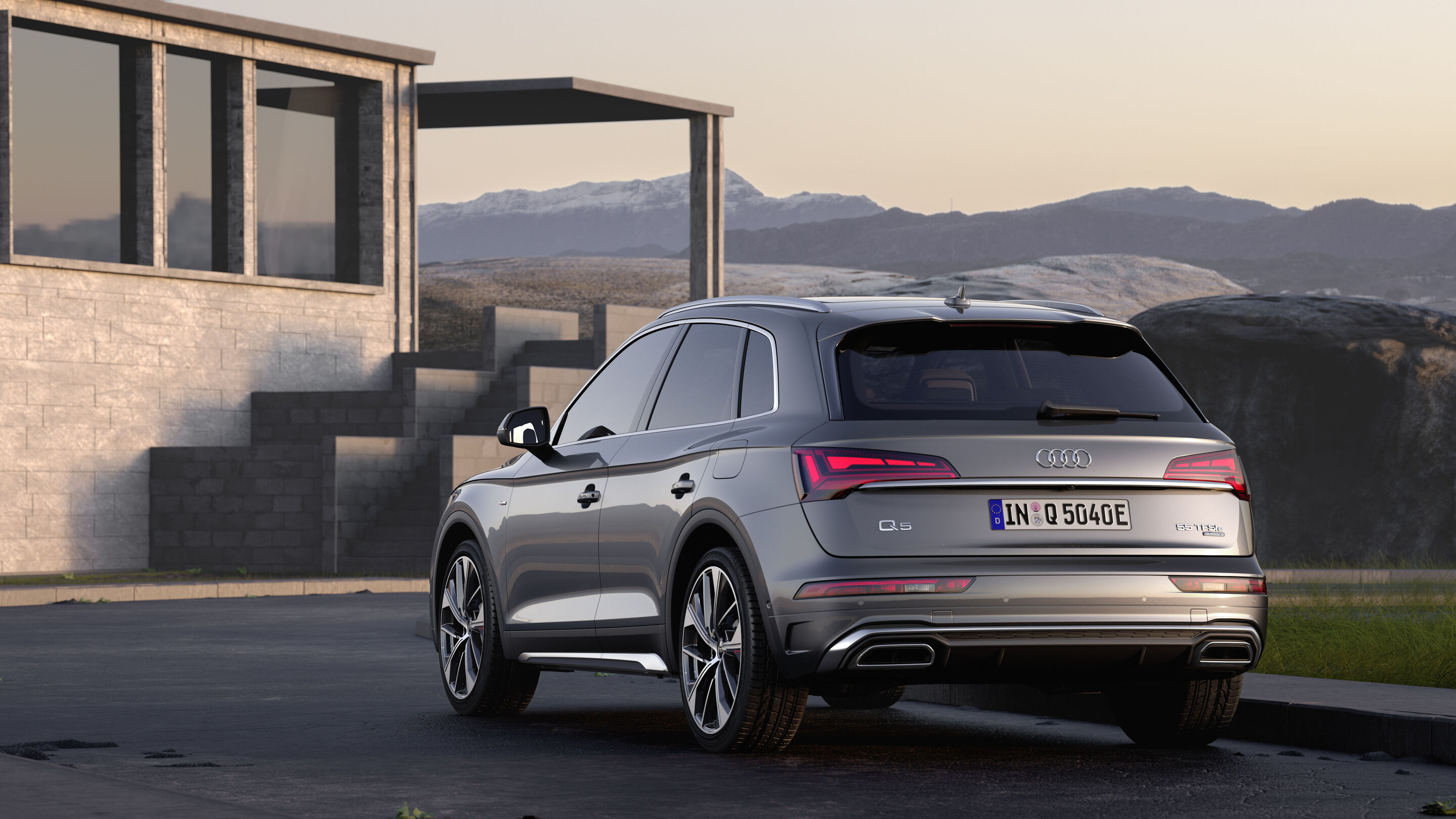 Audi Q5 TFSI e (bis 2025) - Standaufnahme, 
Farbe: Daytonagrau