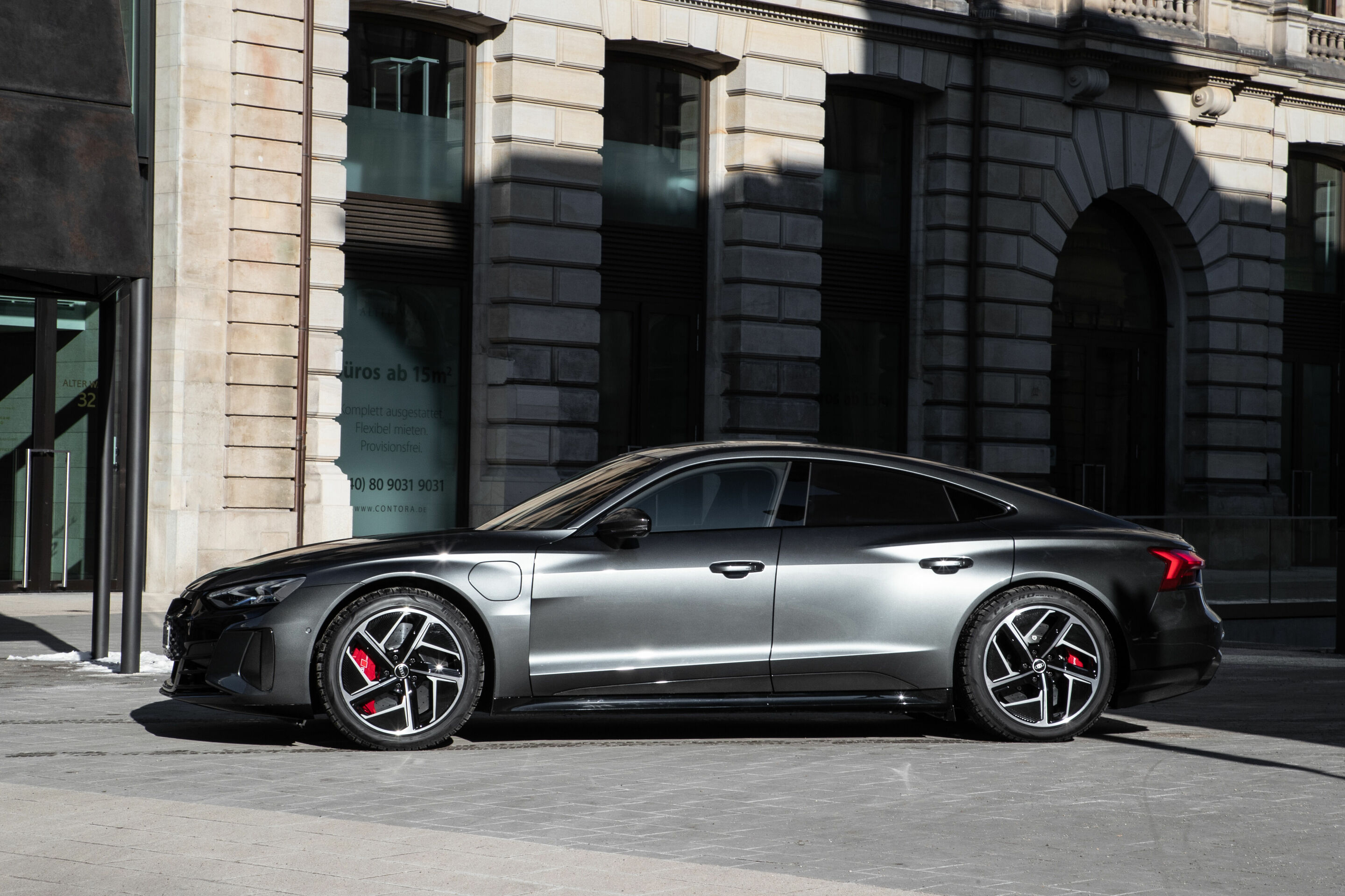 Audi RS e-tron GT - Static photo,
Colour: Daytona grey
