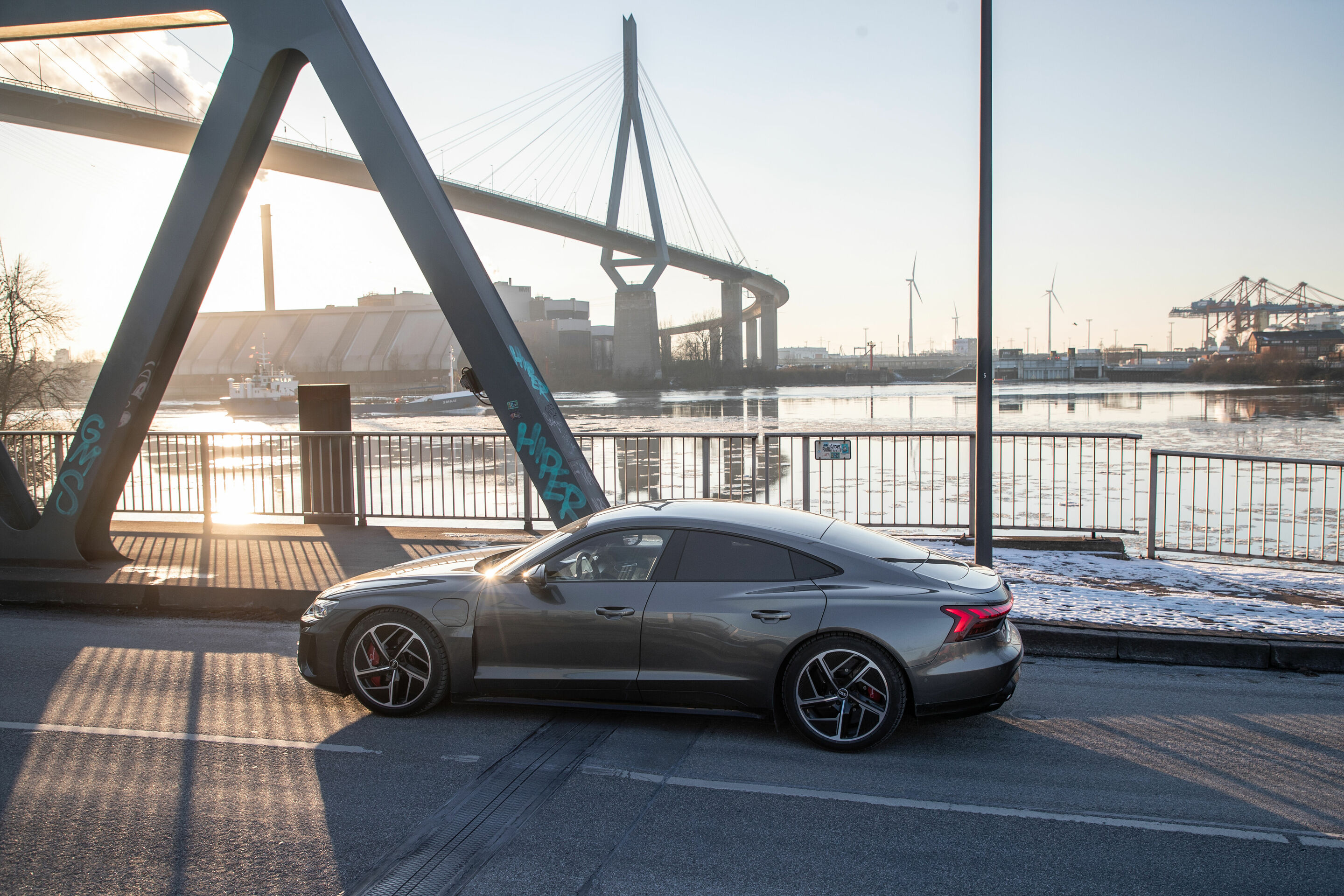 Audi RS e-tron GT - Dynamic photo,
Colour: Daytona grey