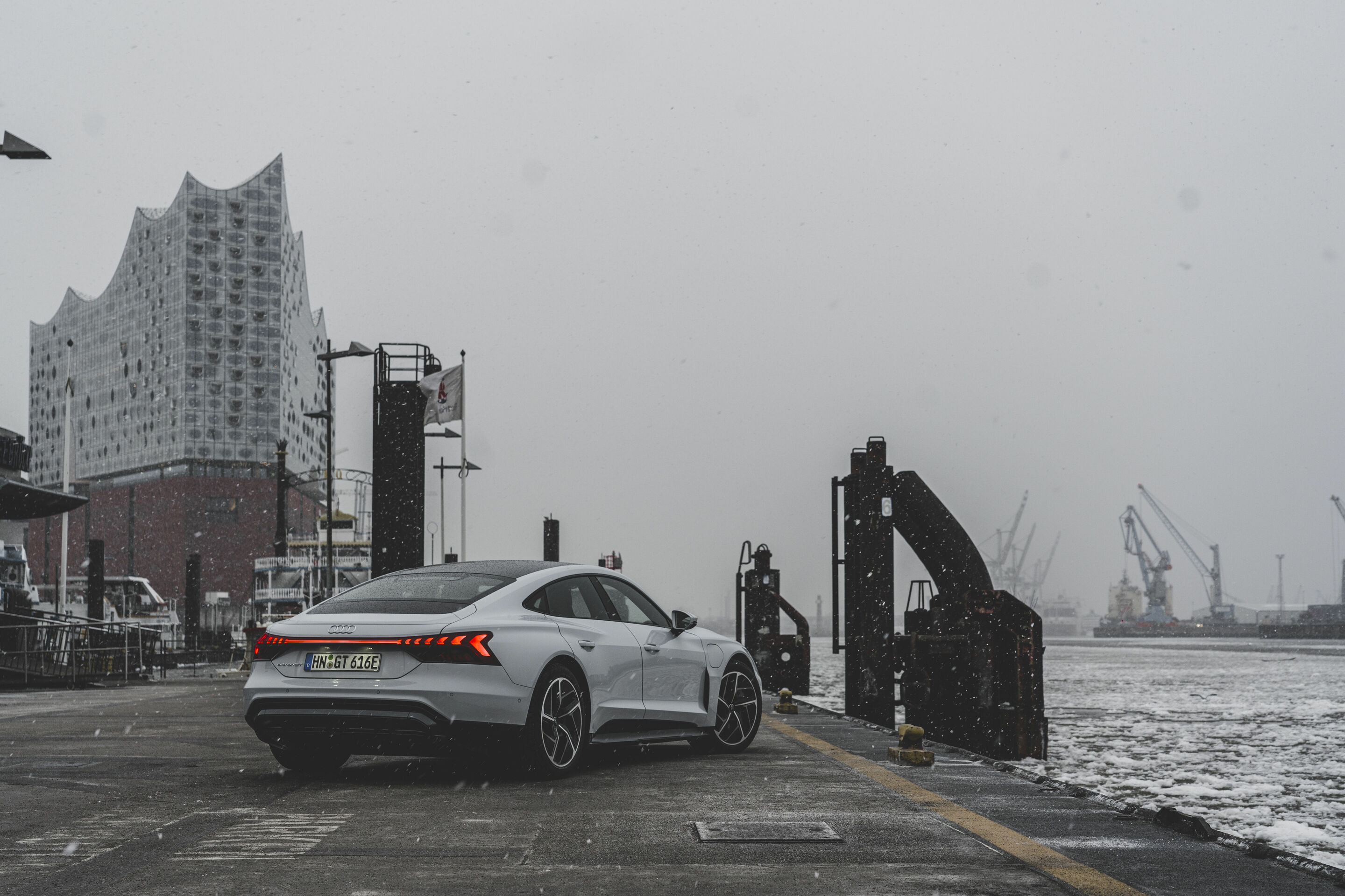 Audi e-tron GT quattro - Standaufnahme,
Farbe: Suzukagrau