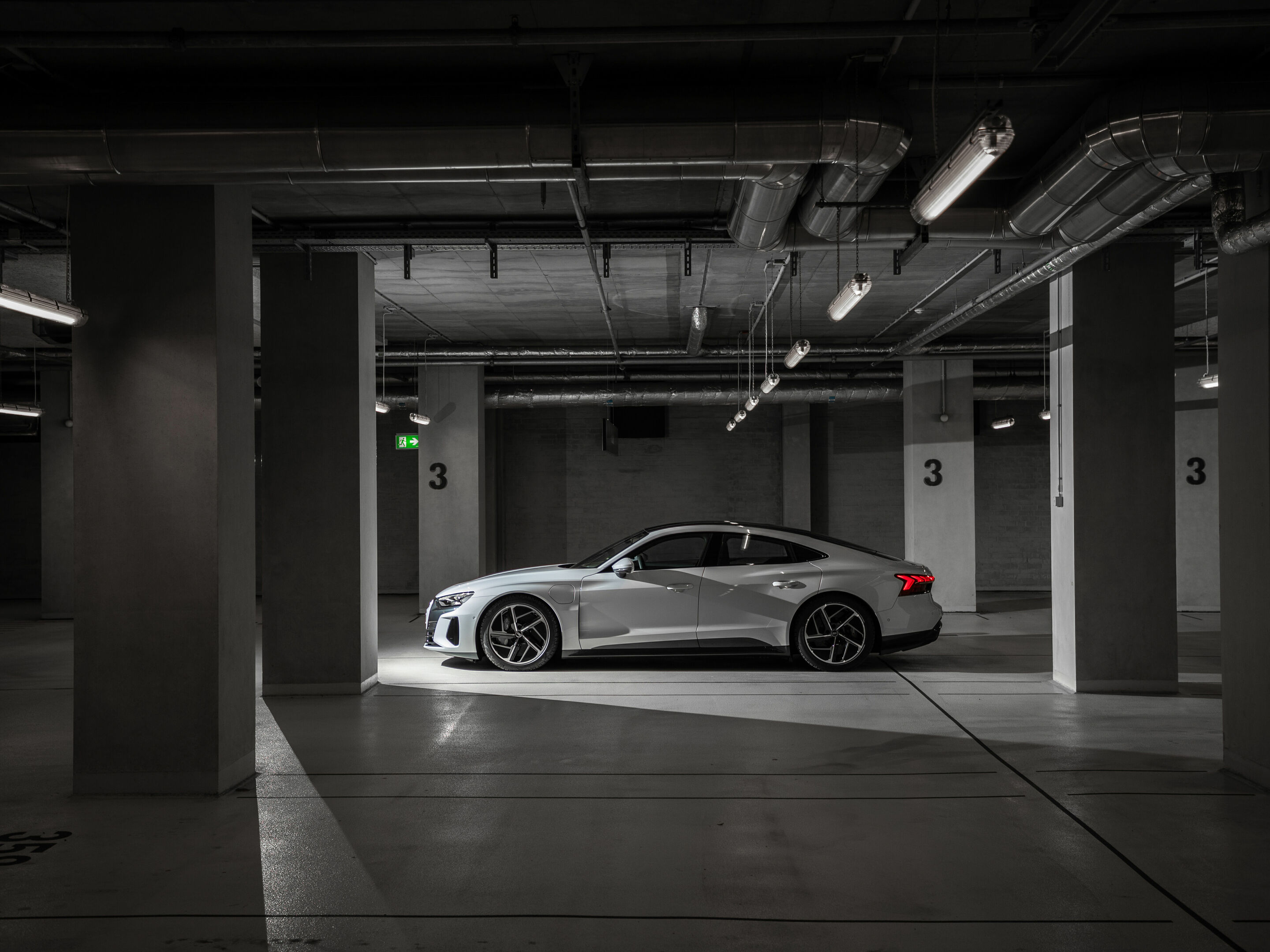 Audi e-tron GT quattro - Standaufnahme,
Farbe: Suzukagrau
