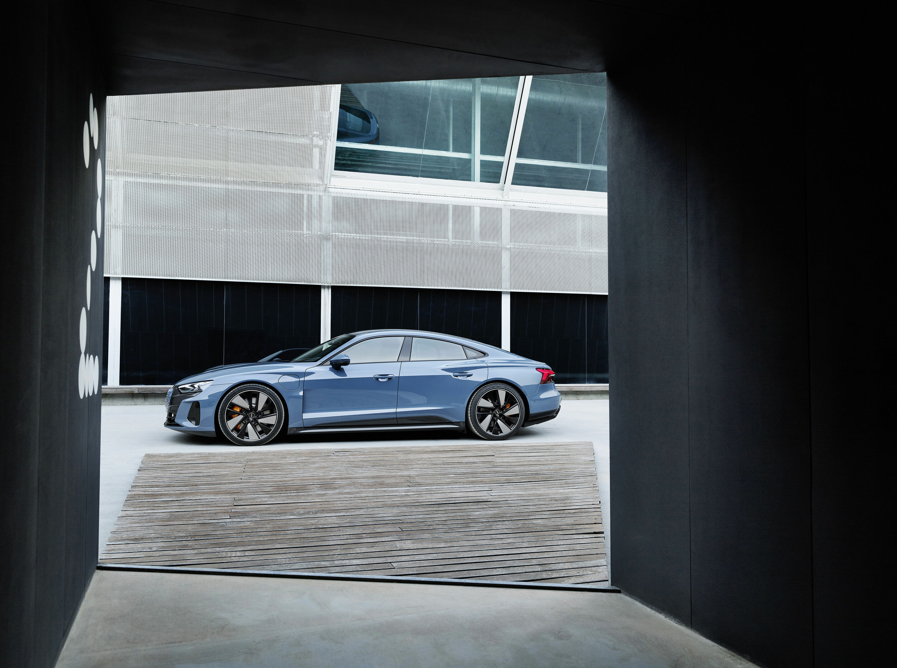 Audi e-tron GT quattro - Static photo,
Colour: Kemora grey metallic