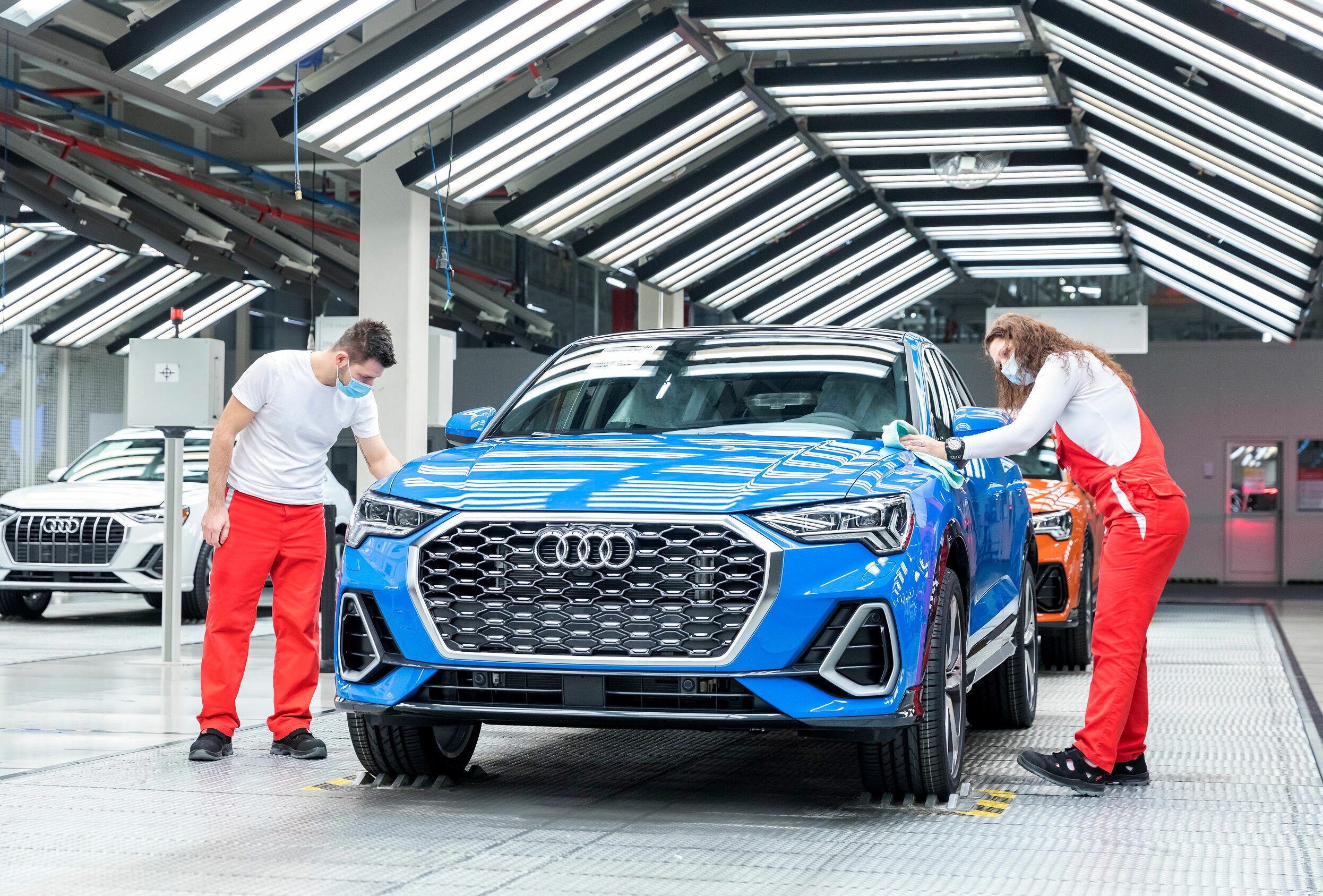 Produktion von Audi Q3 PHEV bei der Audi Hungaria - Produktion von Audi Q3 PHEV bei der Audi Hungaria