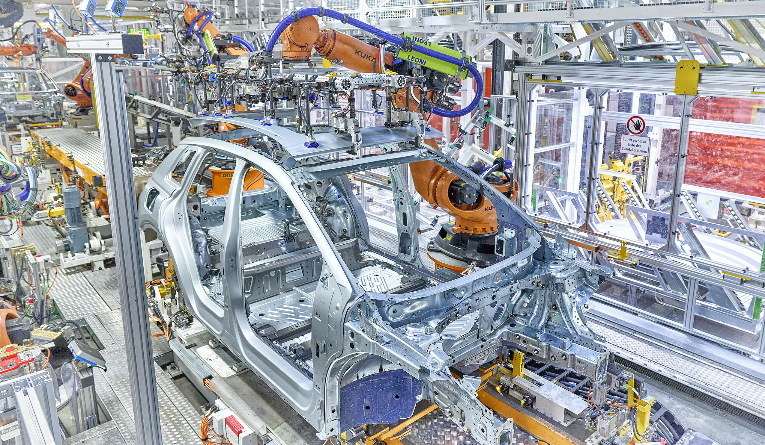 Produktionsstart für den Audi Q4 e-tron - Der Modulare Elektrifizierungs-Baukasten (MEB) stellt eine vielseitige Plattform für den Audi Q4 e-tron und zahlreiche andere vollelektrische Modelle aus dem Volkswagen-Konzern dar.