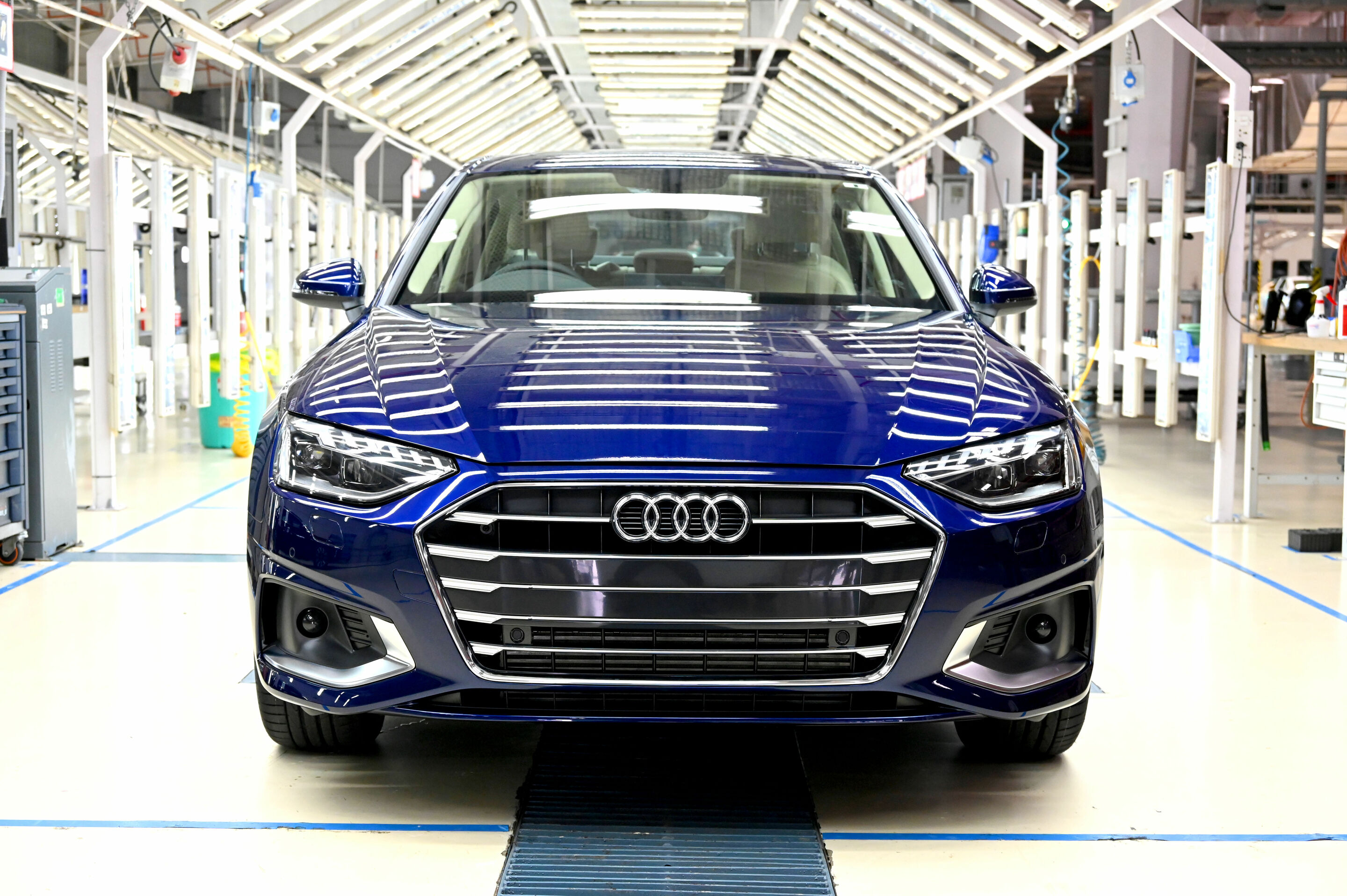 Audi am Standort Aurangabad - Die Audi A4 Limousine auf der Produktionslinie bei Skoda Auto Volkswagen Indien am Produktionsstandort Aurangabad.