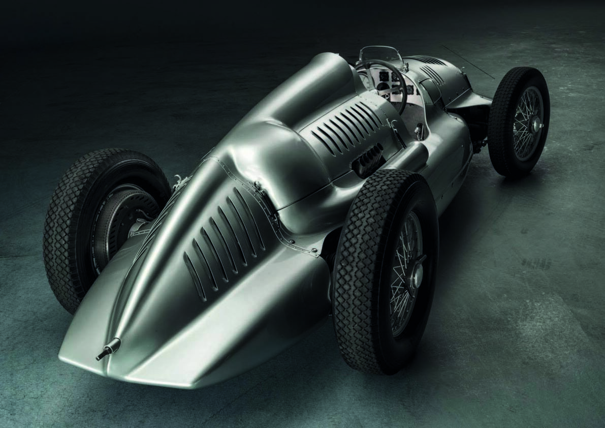 Heimgekehrt: Letzter Auto Union Silberpfeil Typ D Doppelkompressor wieder bei Audi - Das markanteste Detail am Auto Union Typ D in der Version von 1939 ist die Hutze im Heck. Die wurde gedengelt, um darunter Platz für den zweiten Kompressor zu schaffen....
